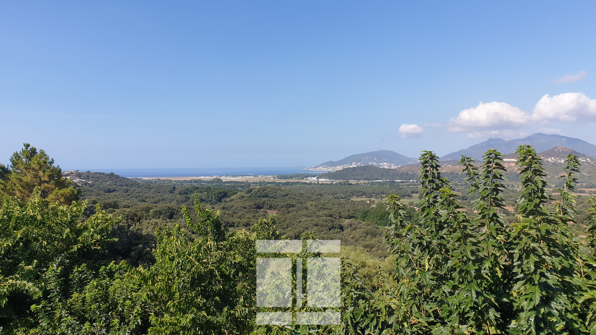  Bastelicaccia - Villa cossue à la vue dégagée sur la mer et les montagnes