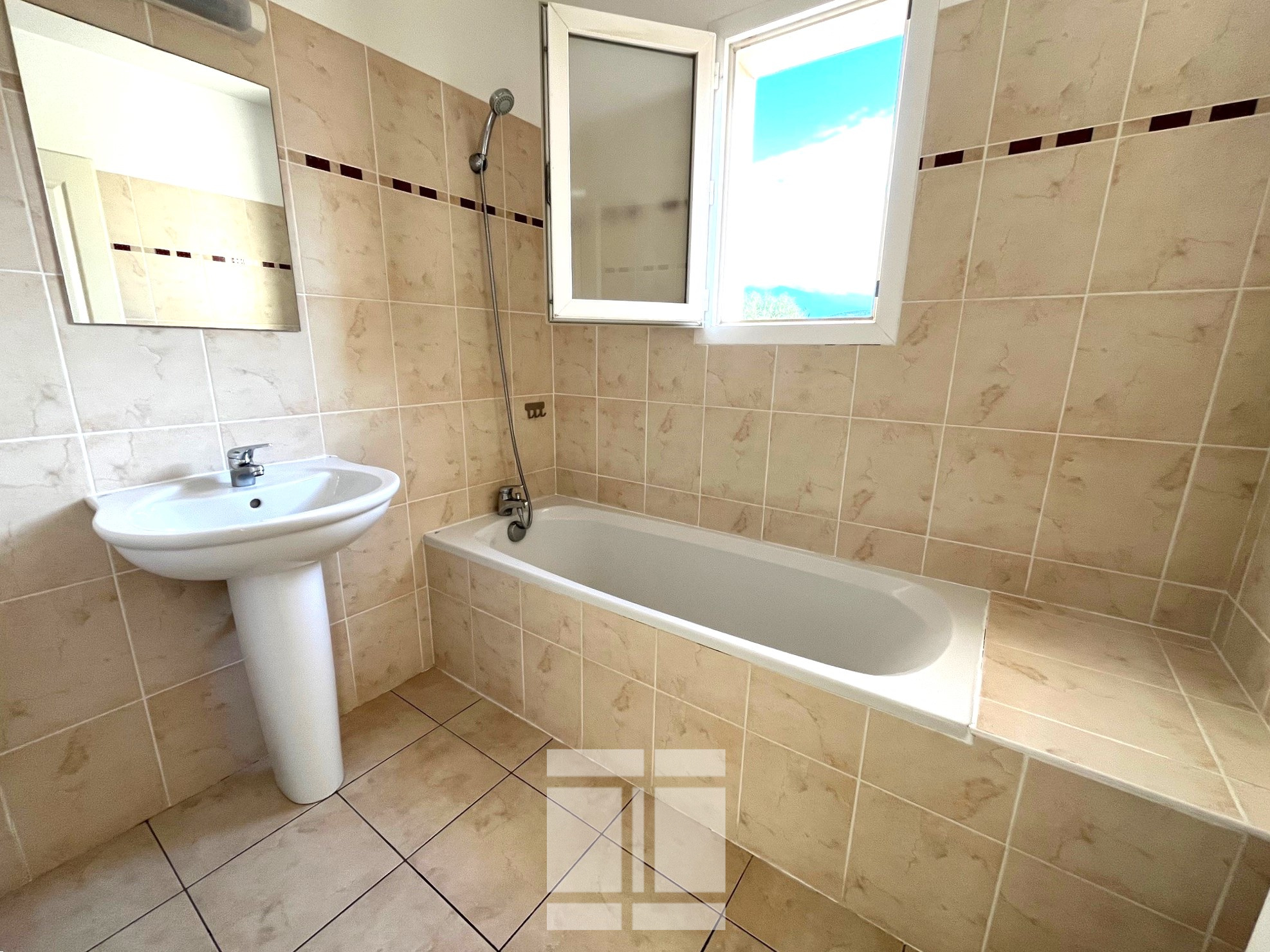 A VENDRE - APPARTEMENT T3 CALVI - 63,29 m2 - PROCHE MER ET CENTRE-VILLE