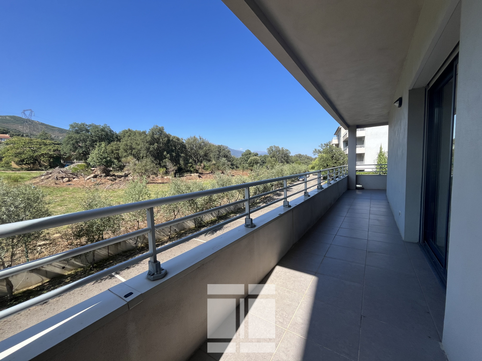 BIGUGLIA - VASTE T2 VUE DEGAGEE PARKING