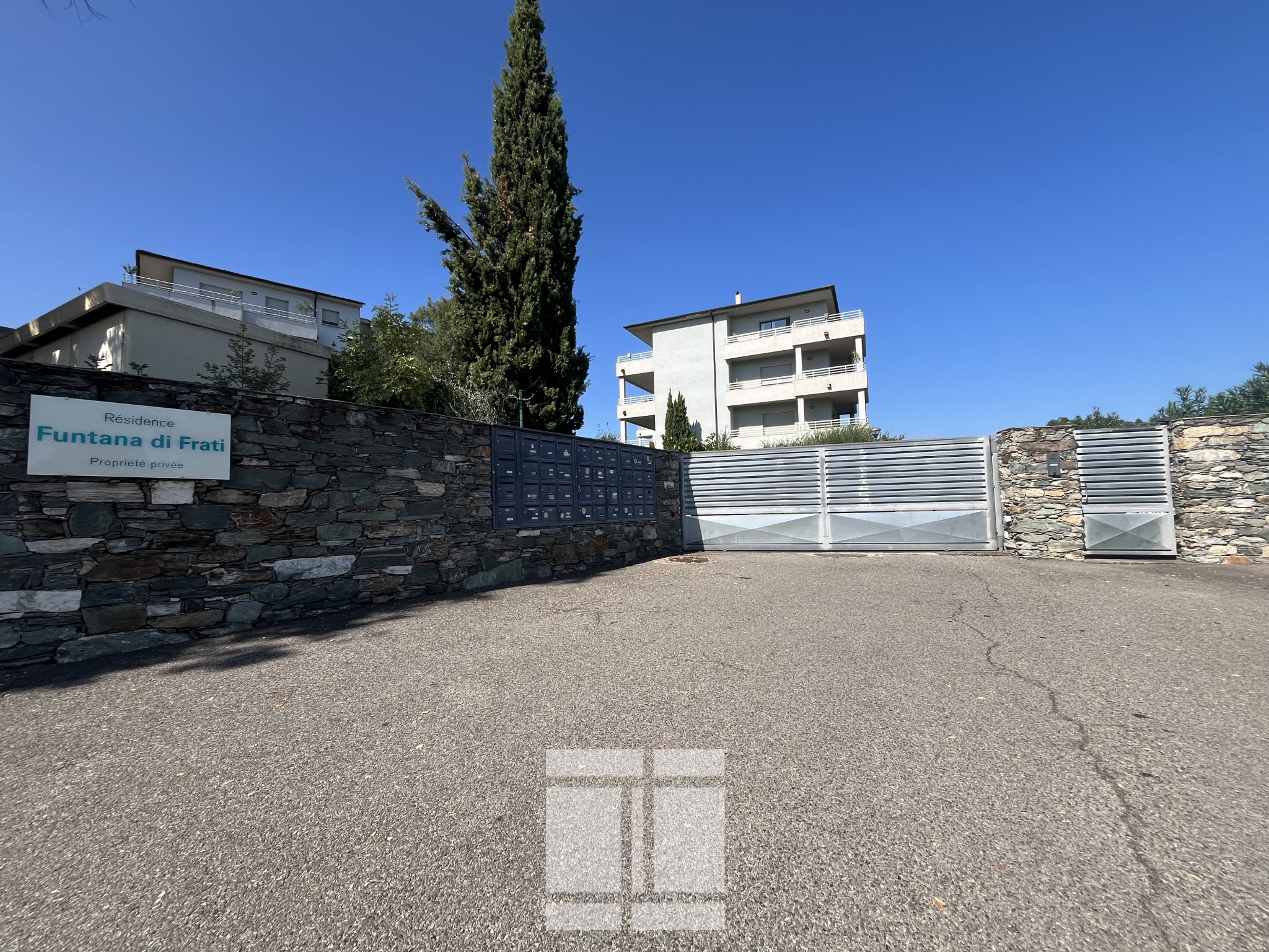 BIGUGLIA - VASTE T2 VUE DEGAGEE PARKING