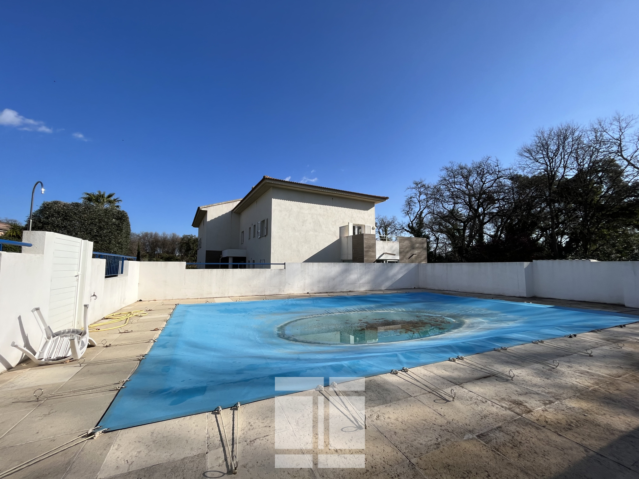 SANTA LUCIA DI MORIANI - Entouré de verdure avec piscine