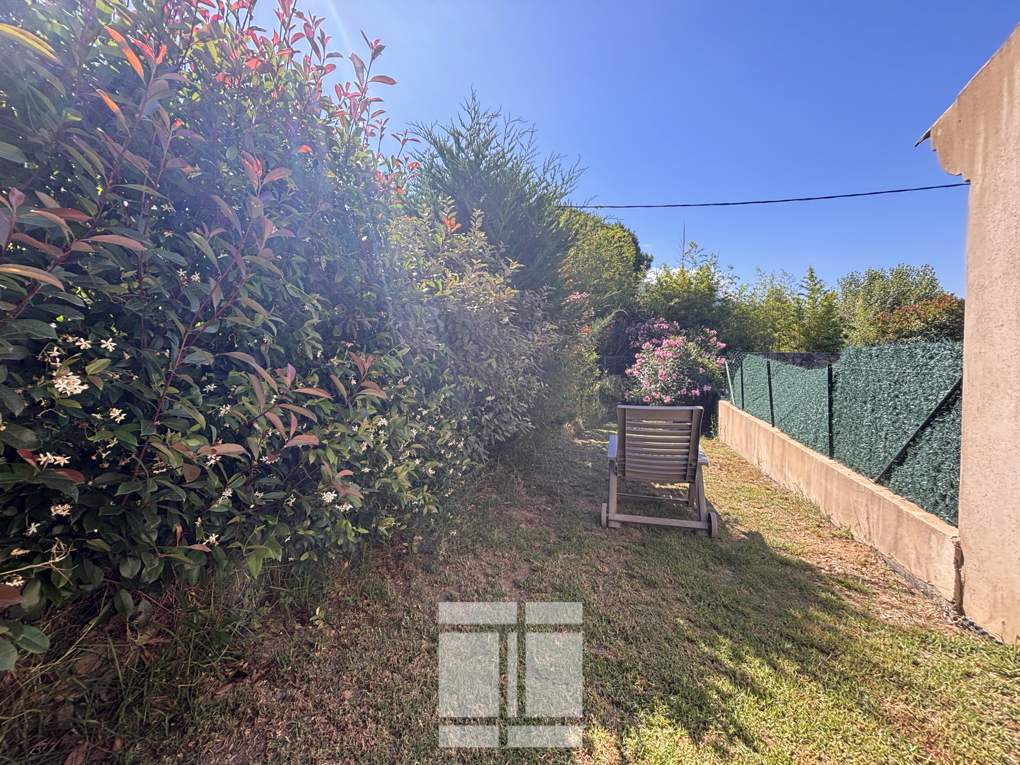 AUX PORTES DE SAINT FLORENT - Maisonnette avec jardin