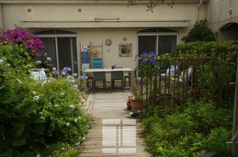 RÉSIDENCE EN BORD DE MER - 80M2  VENDU MEUBLÉ AVEC JARDIN PRIVATIF