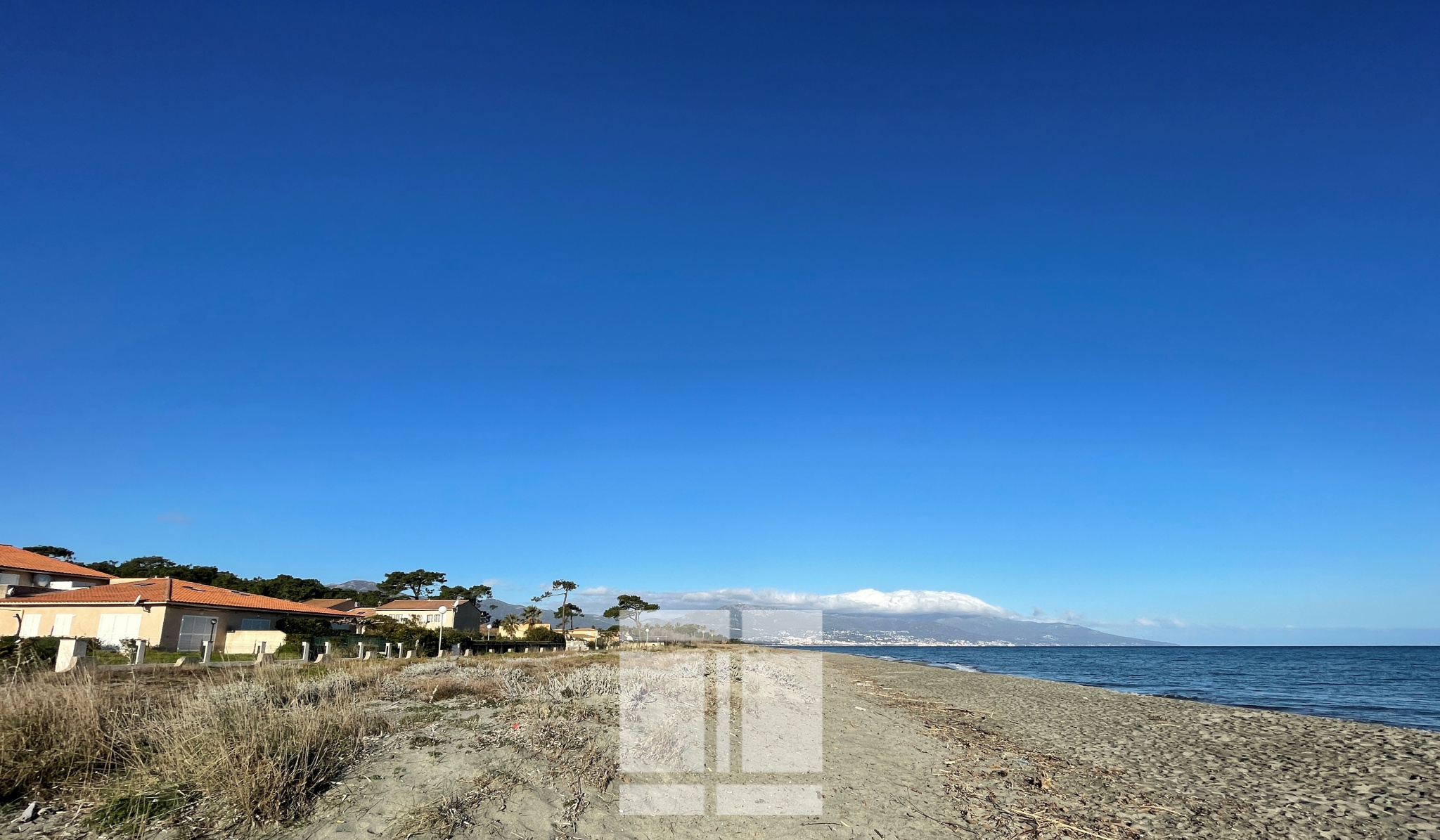 RÉSIDENCE EN BORD DE MER - 80M2  VENDU MEUBLÉ AVEC JARDIN PRIVATIF