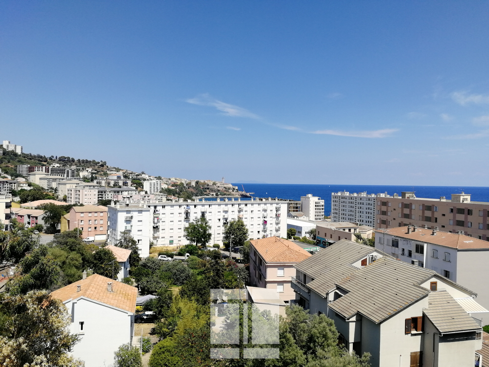 BASTIA - F4 VUE MER - 6EME - PARKING