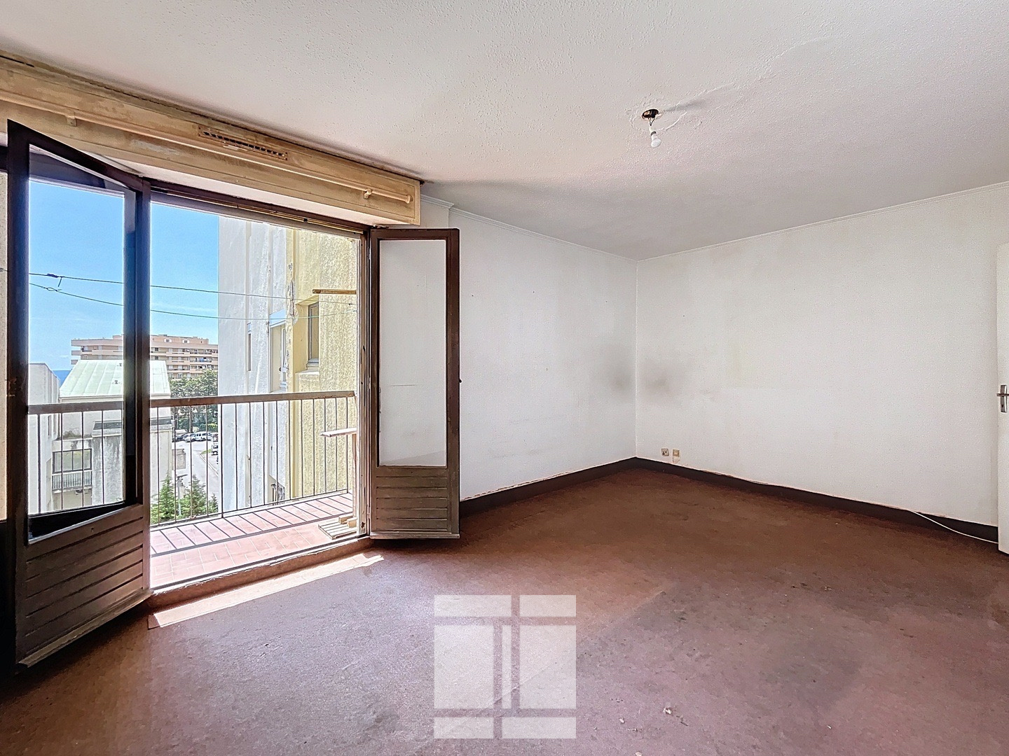 BASTIA SUD - MONTESORO T3 A RENOVER AVEC CAVE ET GARAGE