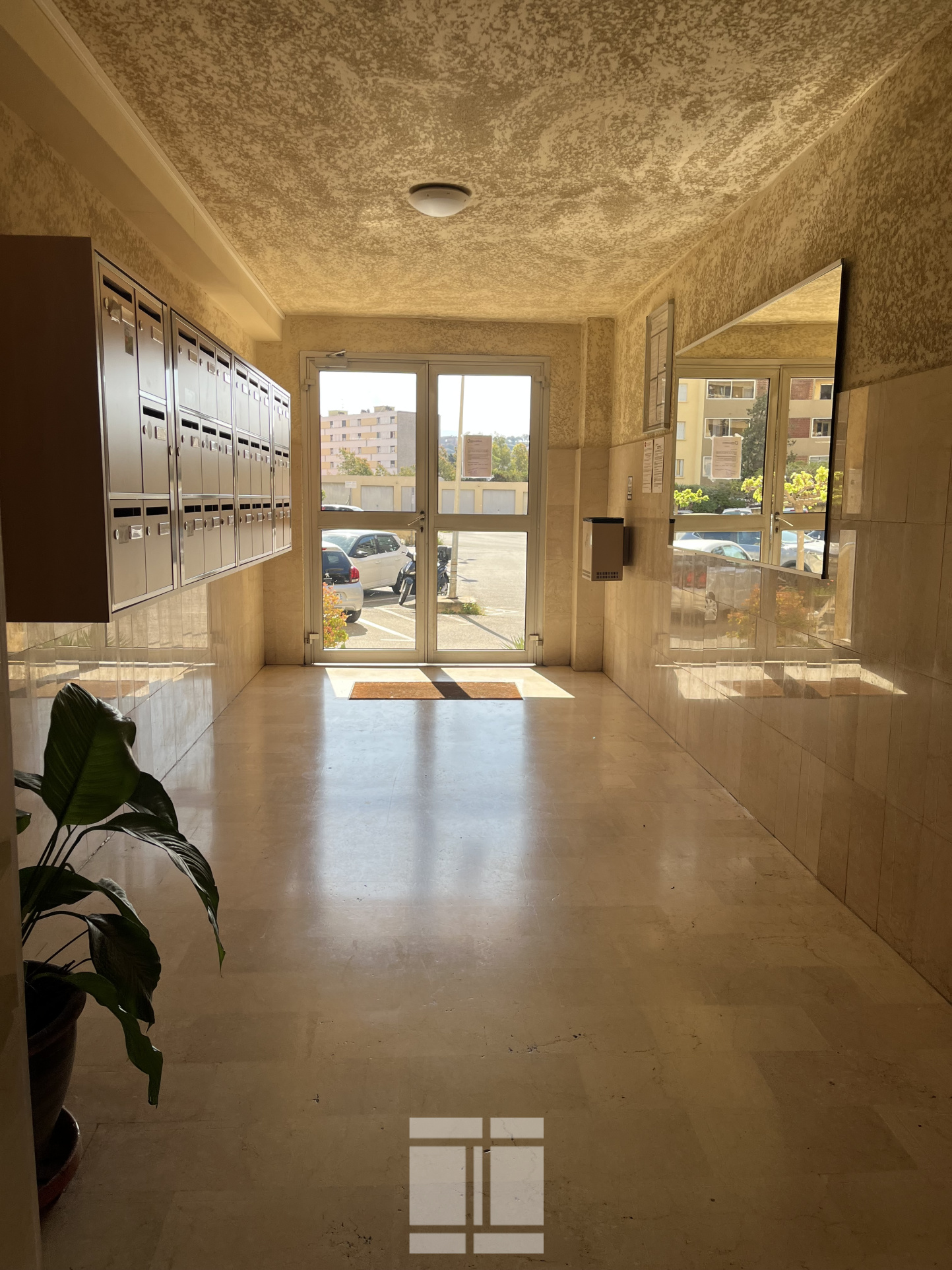 AJACCIO - GRAND F3 ENTREE DE VILLE DE 72M2