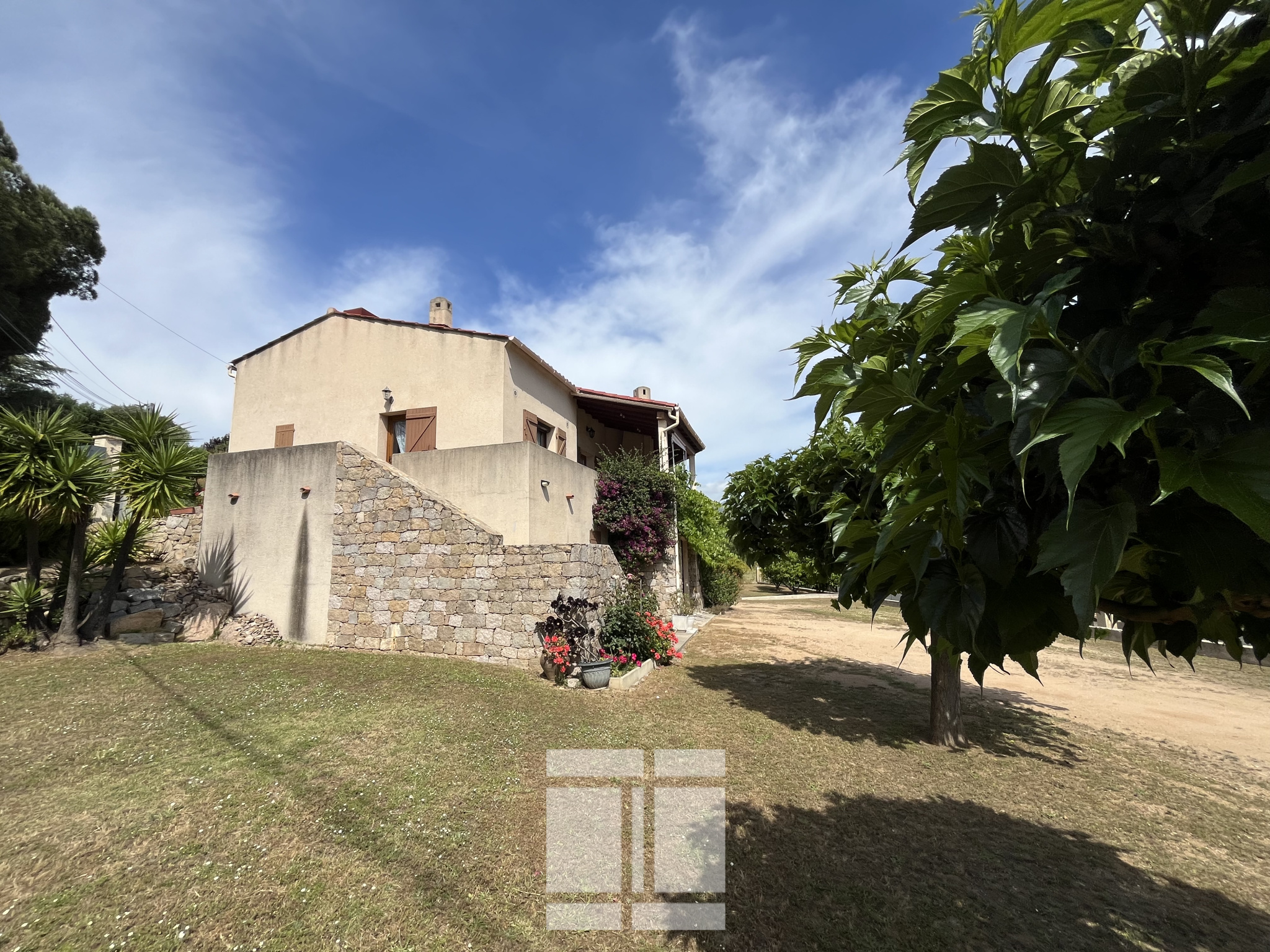AFA -  VILLA DE CHARME INDIVIDUELLE AVEC UN TERRAIN DE 1500 M2