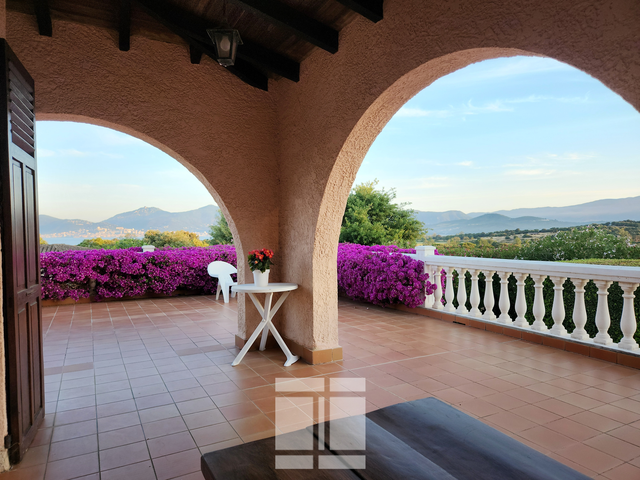 PORTICCIO - PROPRIÉTÉ DE CHARMES DE 515 m2 AVEC PISCINE ET VUE MER