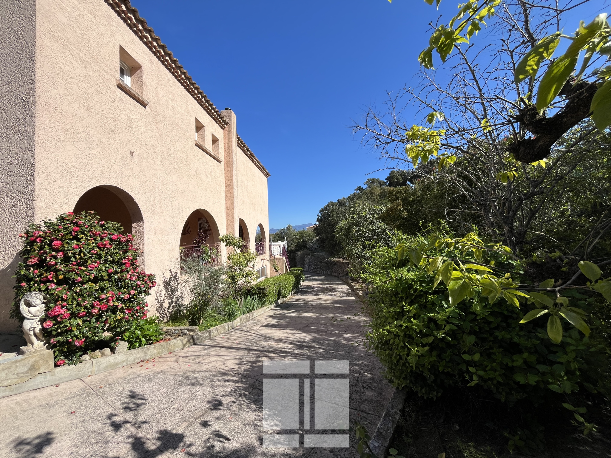 PORTICCIO - PROPRIÉTÉ DE CHARMES DE 515 m2 AVEC PISCINE ET VUE MER