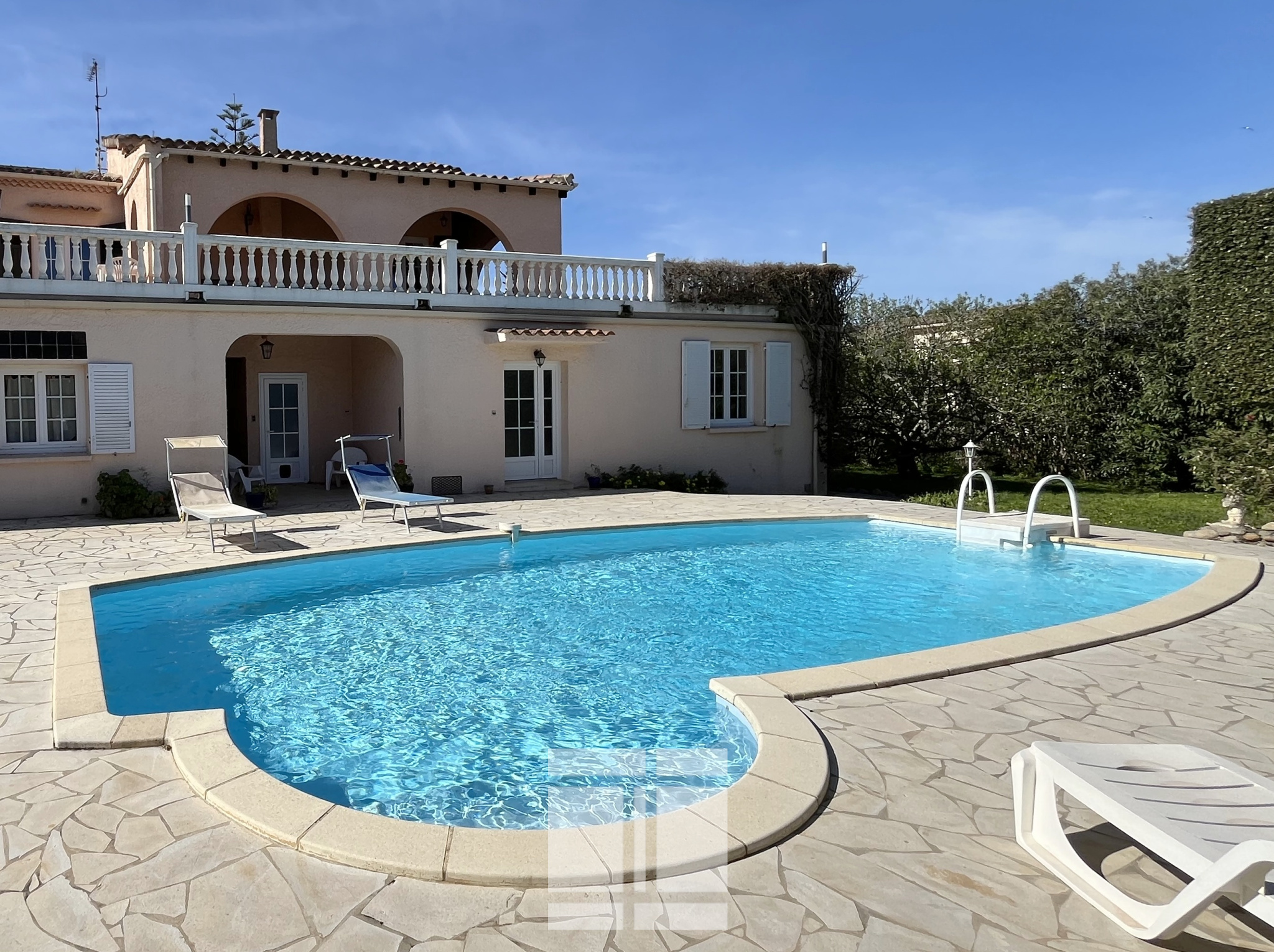 PORTICCIO - PROPRIÉTÉ DE CHARMES DE 515 m2 AVEC PISCINE ET VUE MER