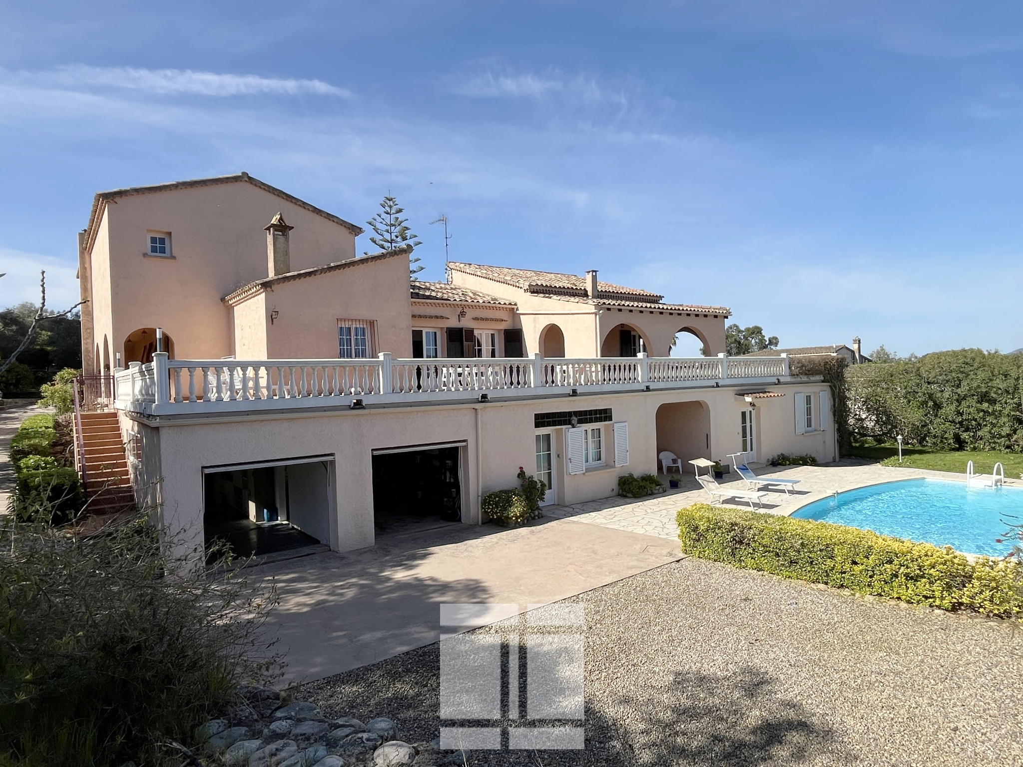PORTICCIO - PROPRIÉTÉ DE CHARMES DE 515 m2 AVEC PISCINE ET VUE MER