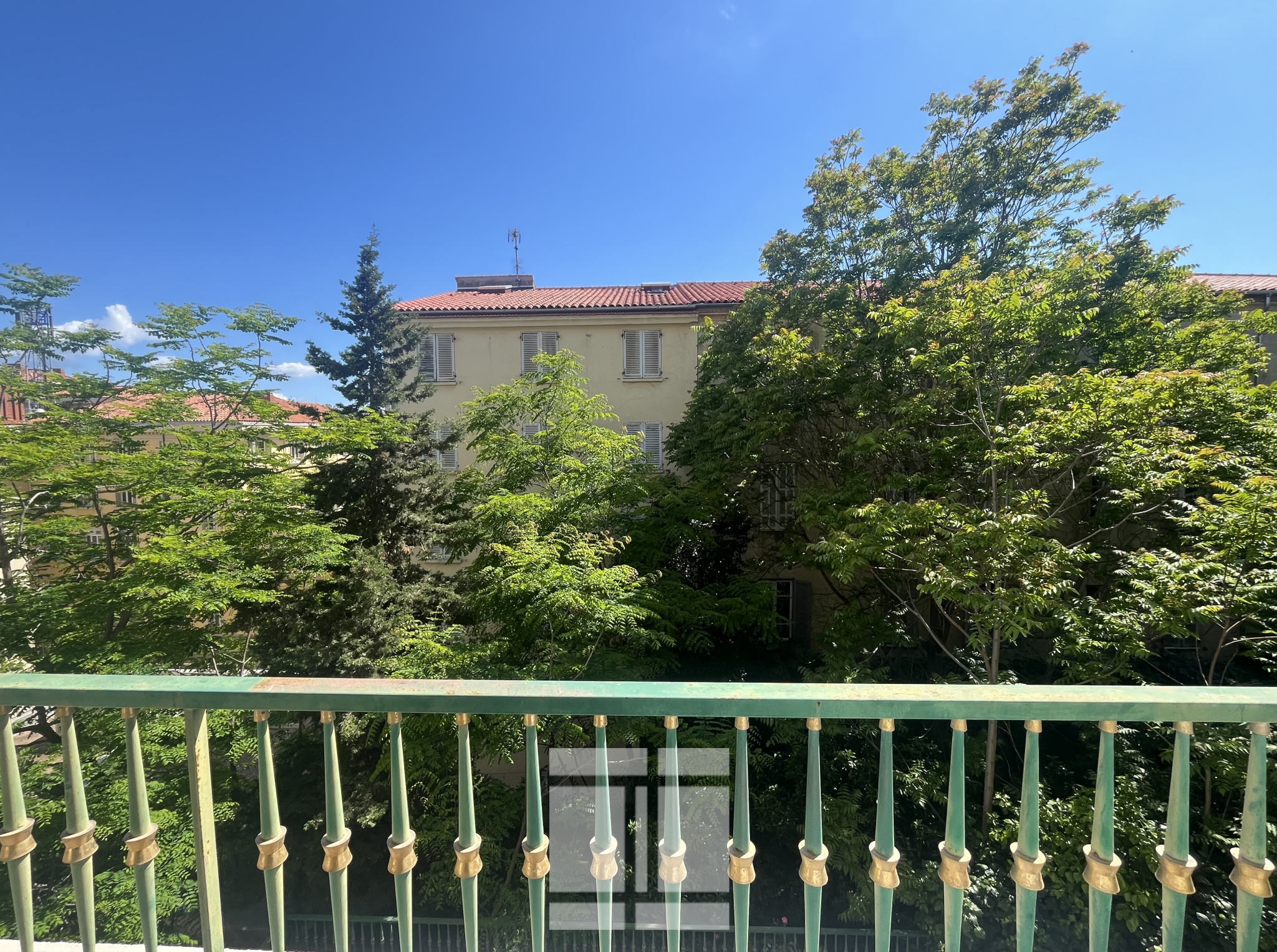 AJACCIO - RARE GRAND T3/4 AU COURS DE LA VILLE DANS UNE RESIDENCE PRISÉE
