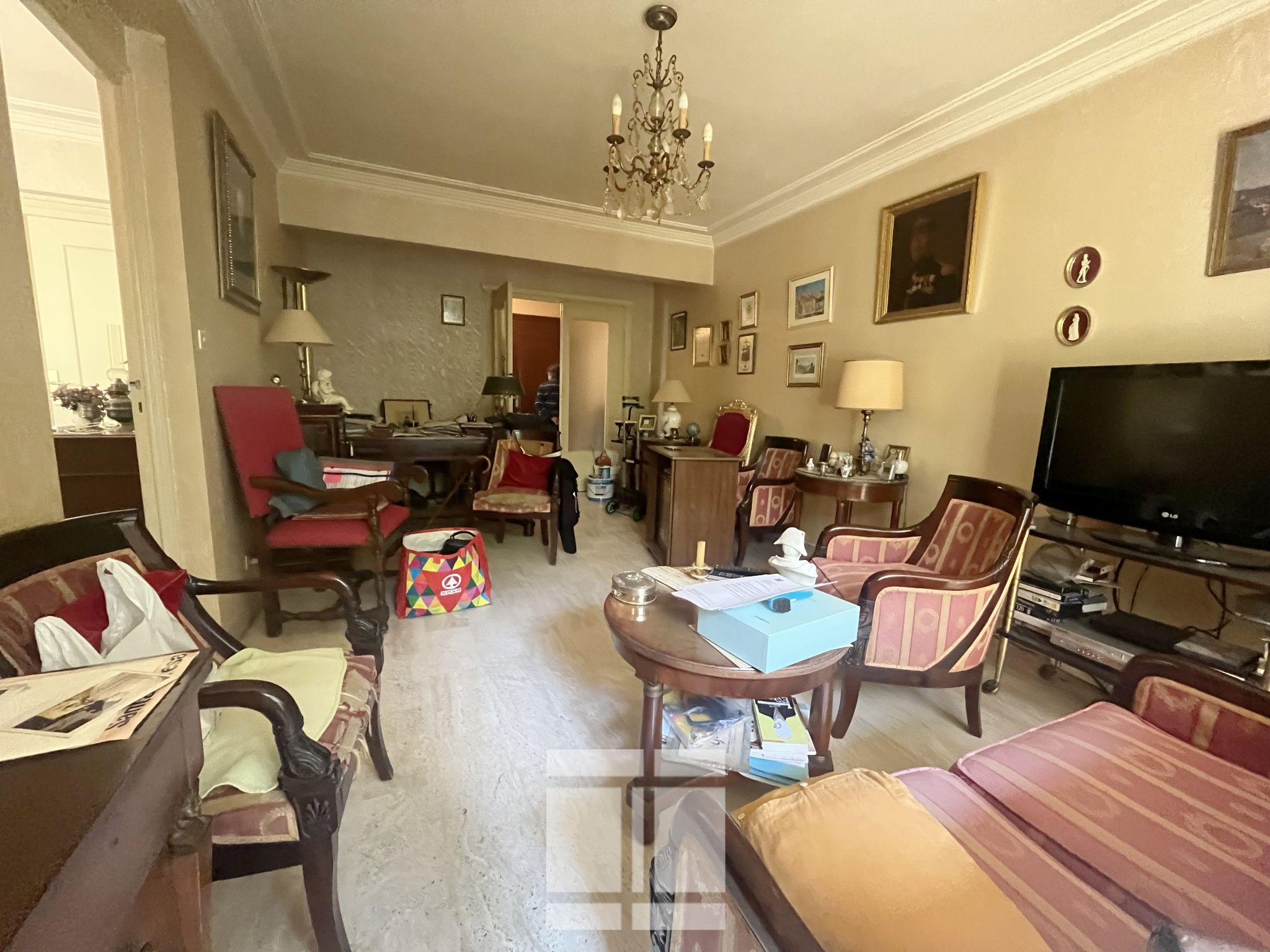 AJACCIO - RARE GRAND T3/4 AU COURS DE LA VILLE DANS UNE RESIDENCE PRISÉE