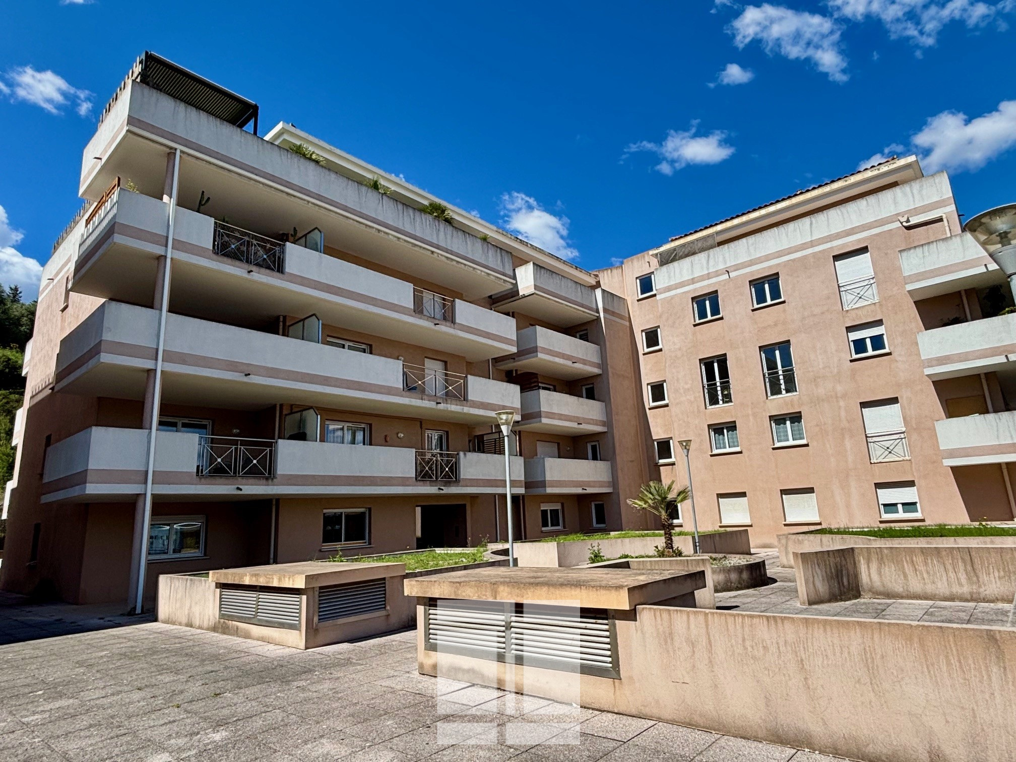 STUDIO IDEAL POUR INVESTISSEUR OU 1ER ACHAT