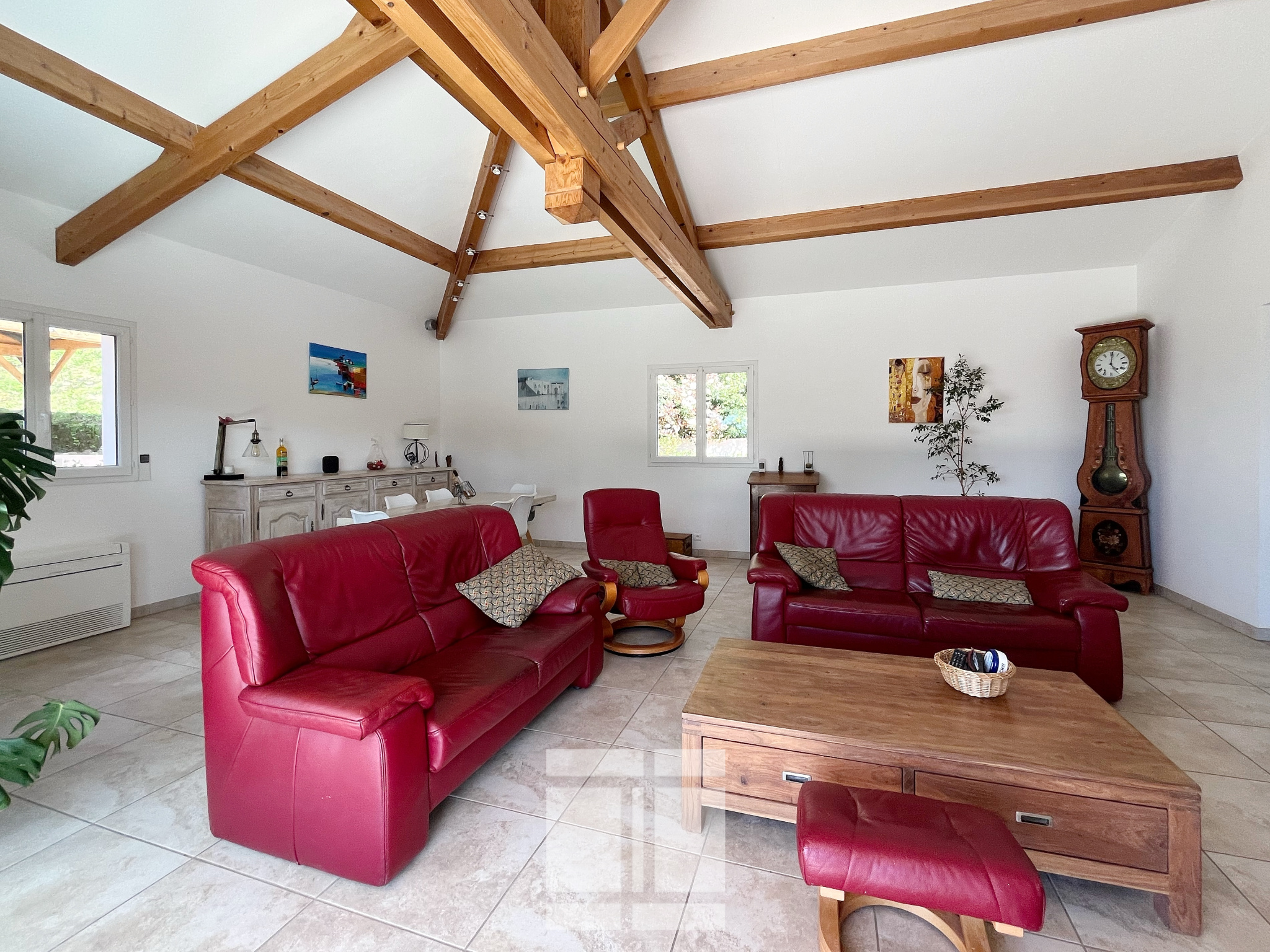 Coup de cœur à  Sarrola-Carcopino. Belle maison familiale de 259 m2 exposée plein sud avec piscine.