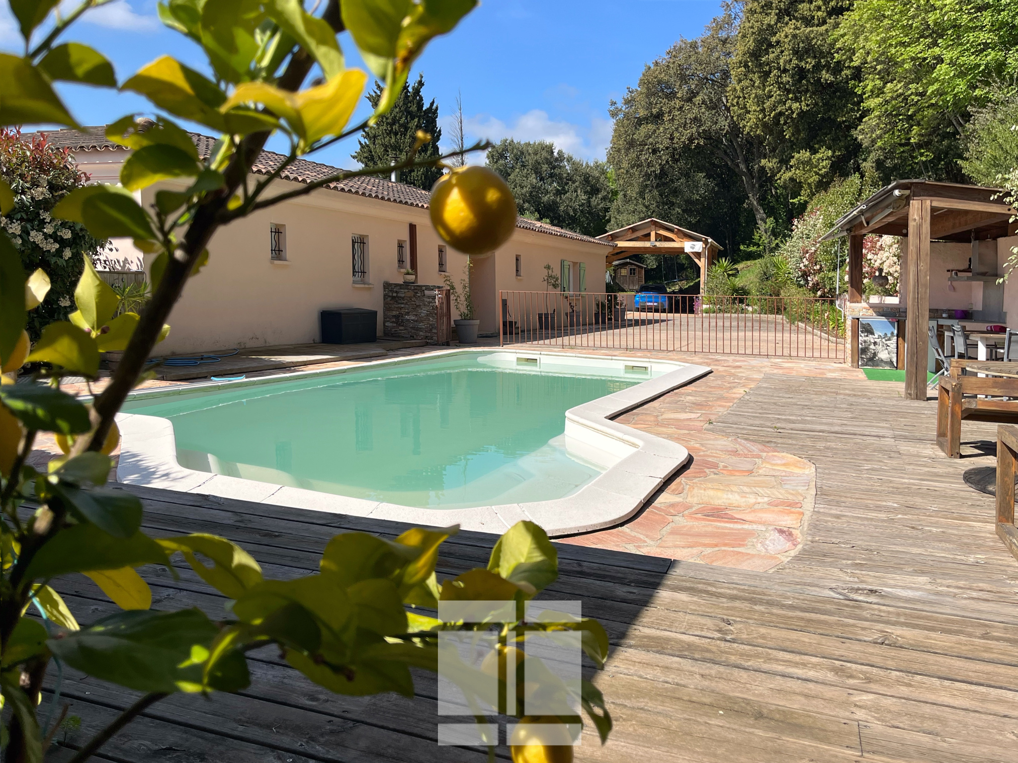 Coup de cœur à  Sarrola-Carcopino. Belle maison familiale de 259 m2 exposée plein sud avec piscine.