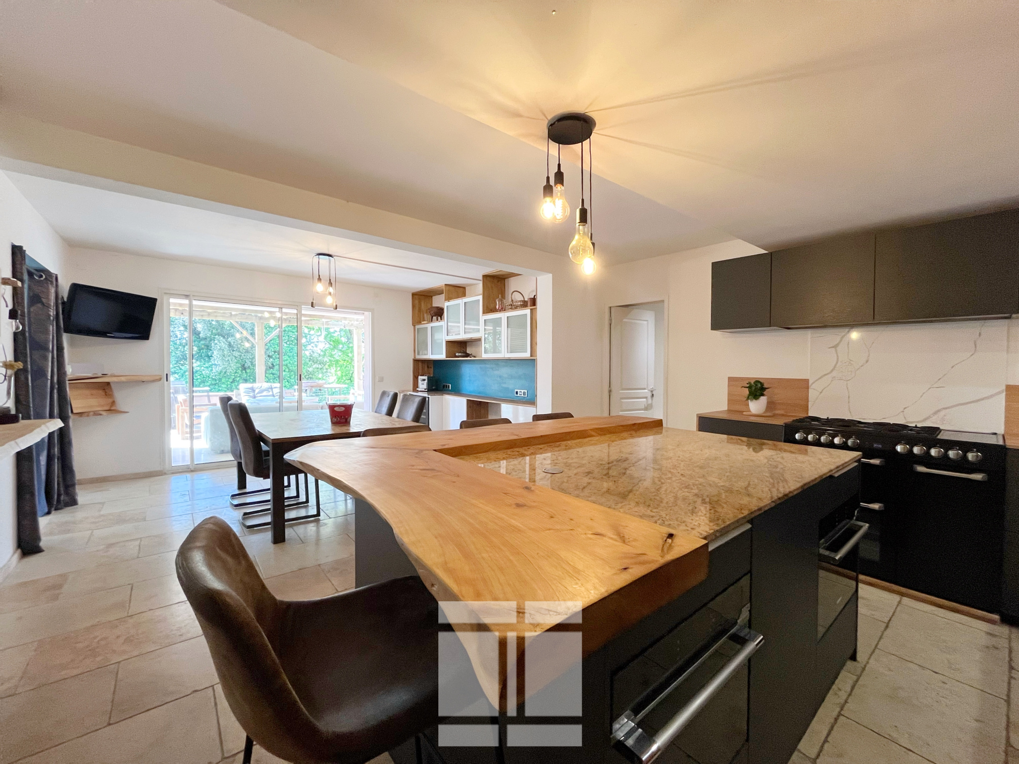 Coup de cœur à  Sarrola-Carcopino. Belle maison familiale de 259 m2 exposée plein sud avec piscine.