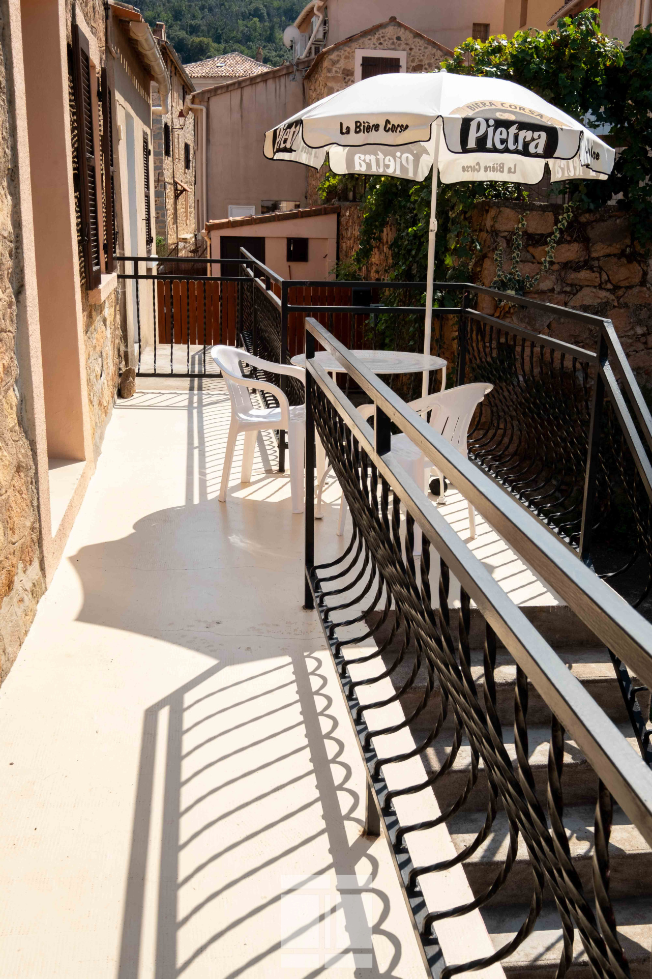 À Vendre   Appartement de Charme au Cœur du Village de Piana