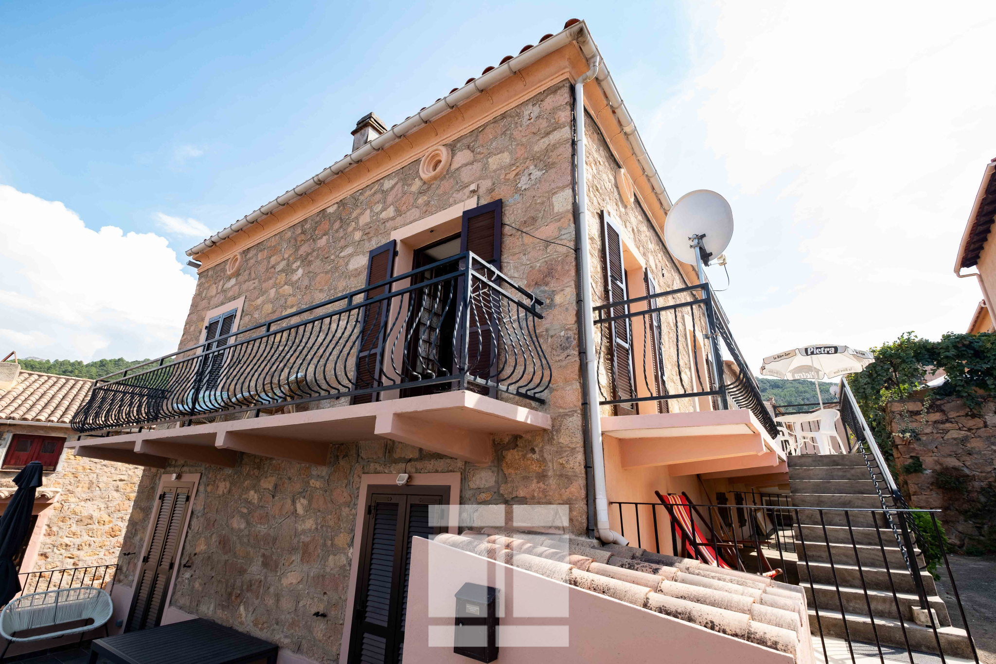 À Vendre   Appartement de Charme au Cœur du Village de Piana