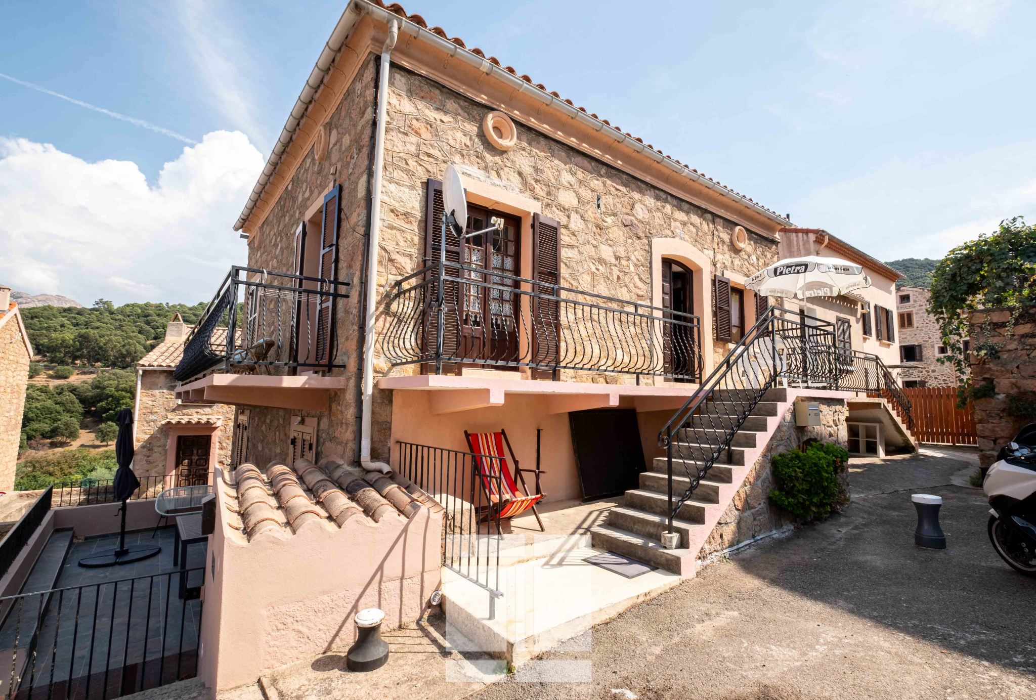 À Vendre   Appartement de Charme au Cœur du Village de Piana