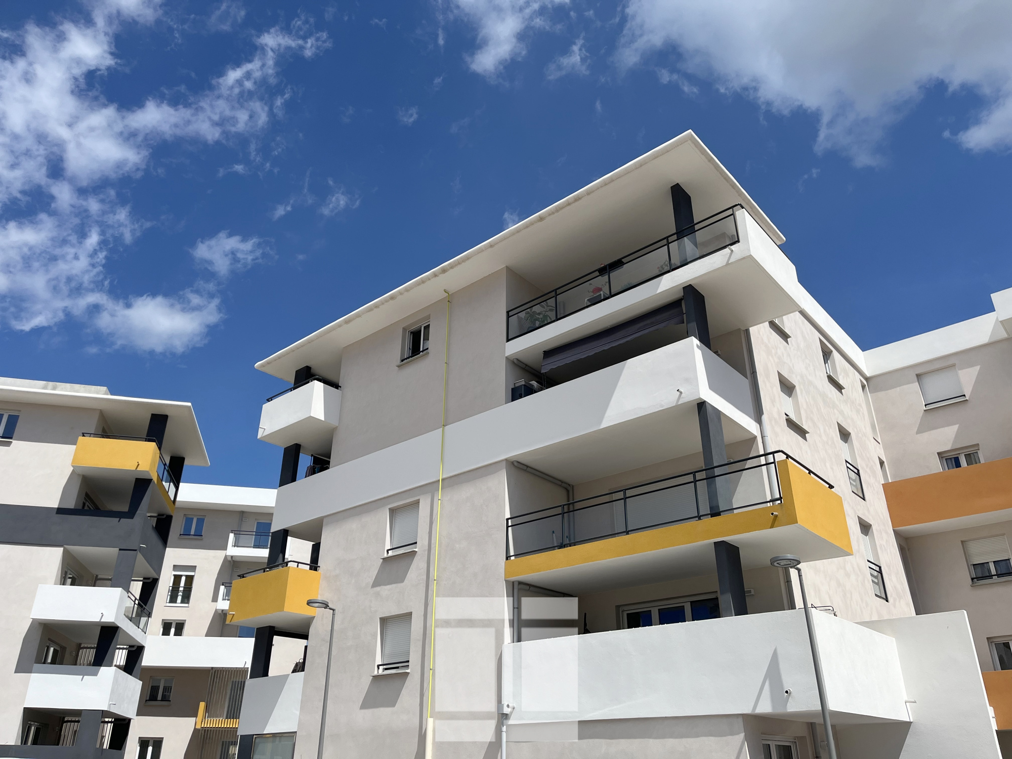 AJACCIO - STUDIO DE 32 M2 AVEC TERRASSE DE 10M2