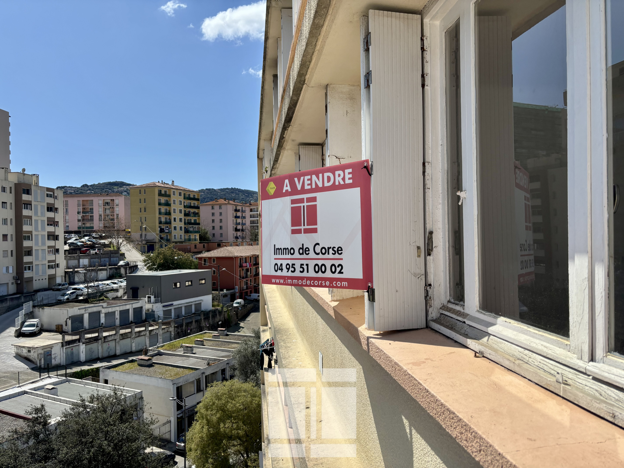 NOUVEAUTE ! venez découvrir ce 4 pièces avec 3 chambres, parking privé