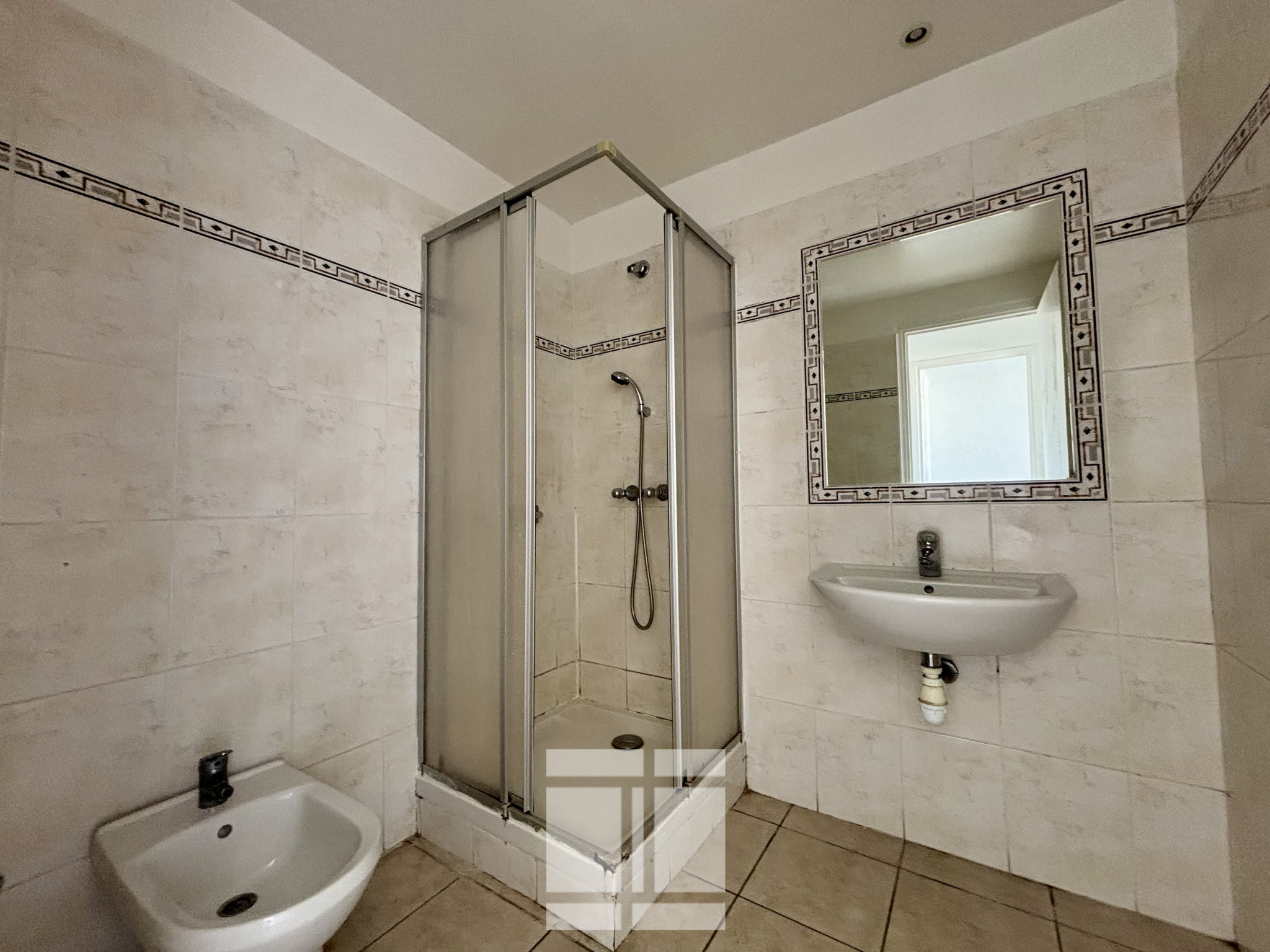 NOUVEAUTE ! venez découvrir ce 4 pièces avec 3 chambres, parking privé