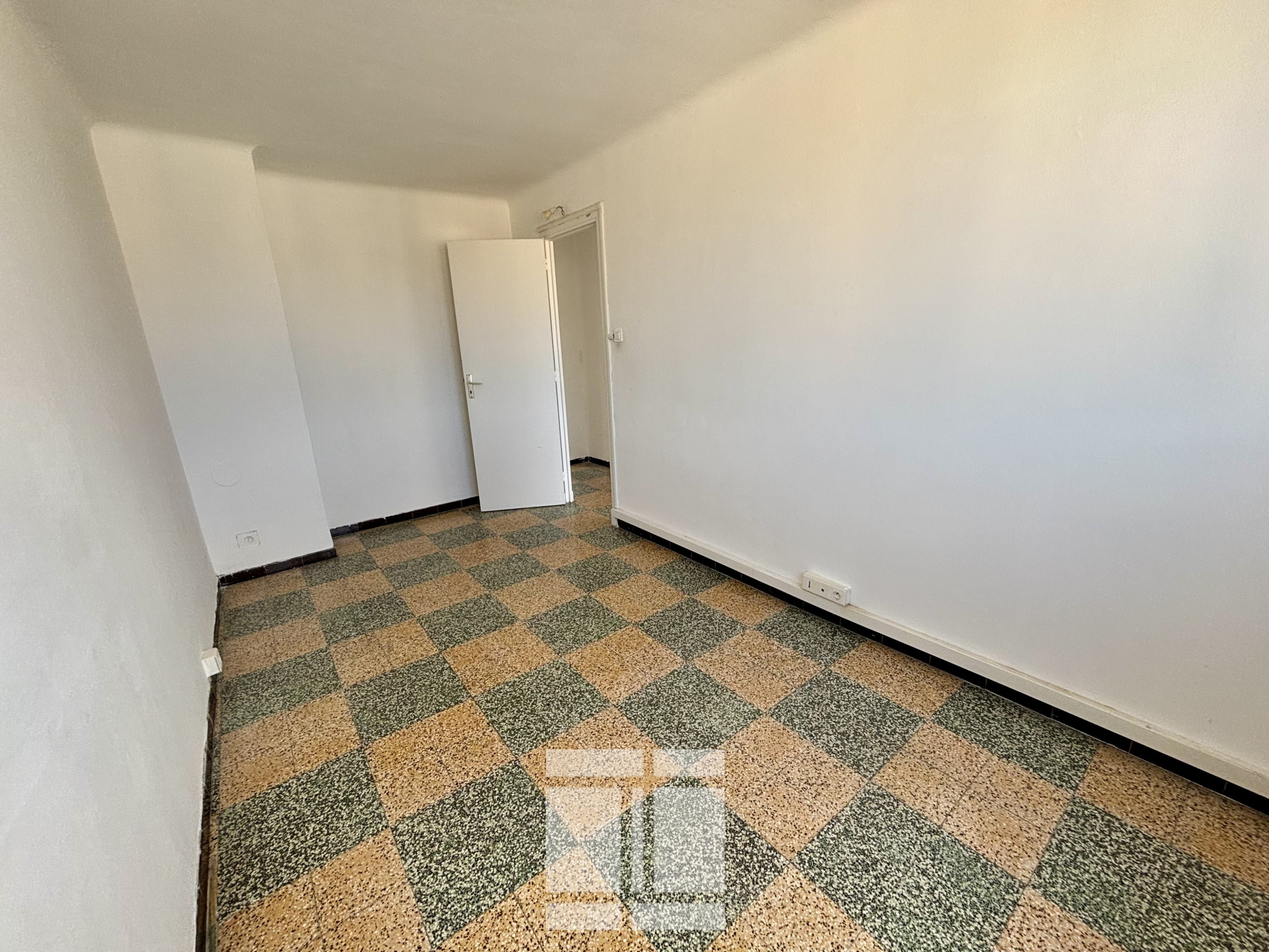 NOUVEAUTE ! venez découvrir ce 4 pièces avec 3 chambres, parking privé
