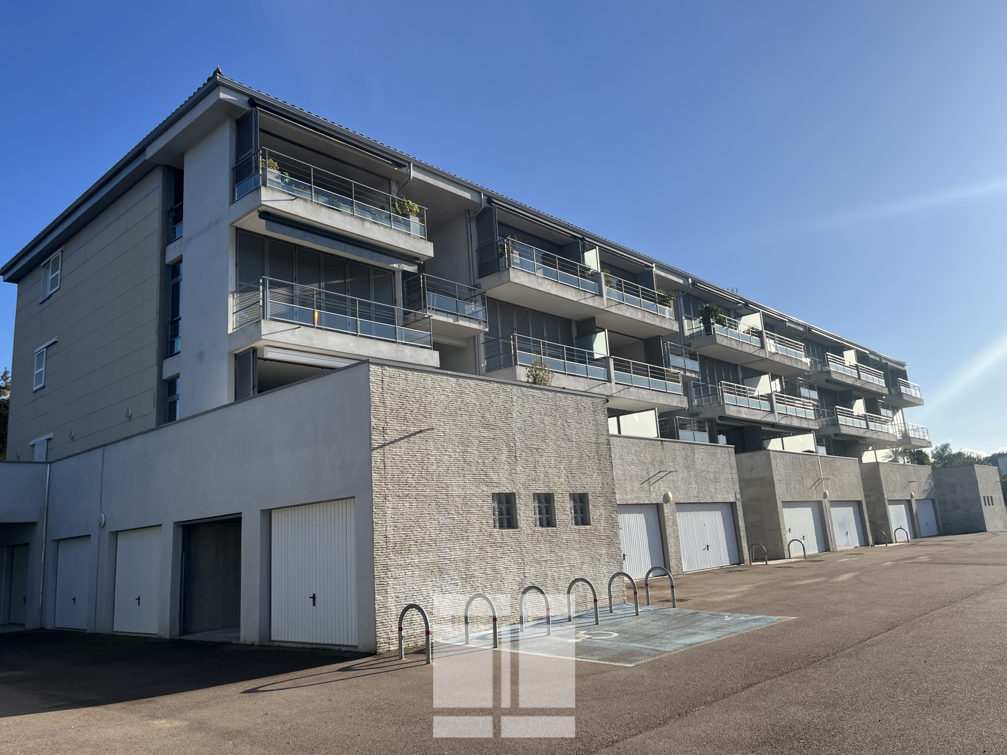 PORTICCIO - GRAND T3 VUE MER AVEC GRANDE TERRASSE ET SON JARDIN PRIVATIF