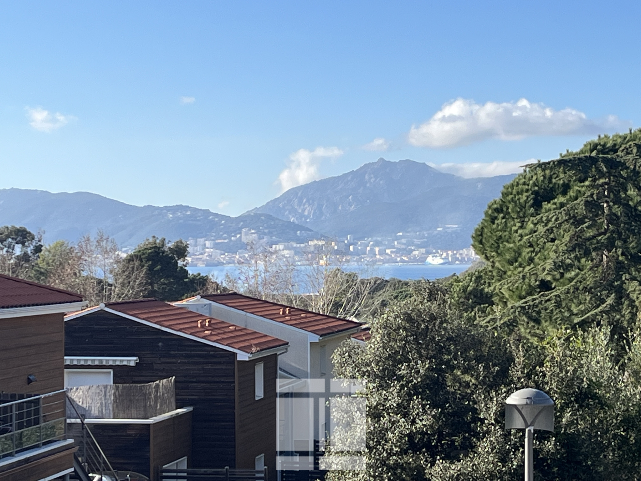 PORTICCIO - GRAND T3 VUE MER AVEC GRANDE TERRASSE ET SON JARDIN PRIVATIF