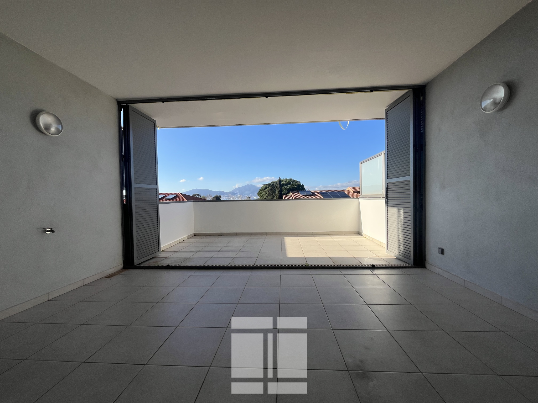 PORTICCIO - GRAND T3 VUE MER AVEC GRANDE TERRASSE ET SON JARDIN PRIVATIF