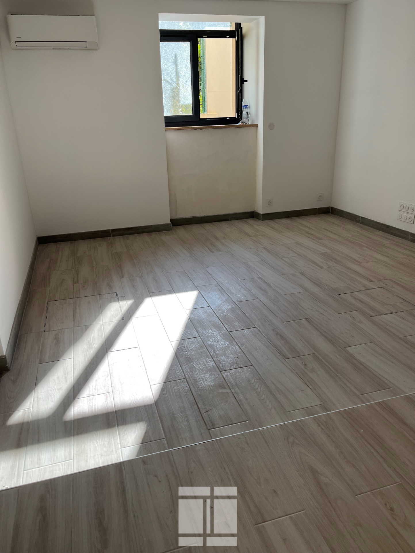 RARE : F4  de 127m2 Loi Carrez : AJACCIO - Bd LANTIVY
