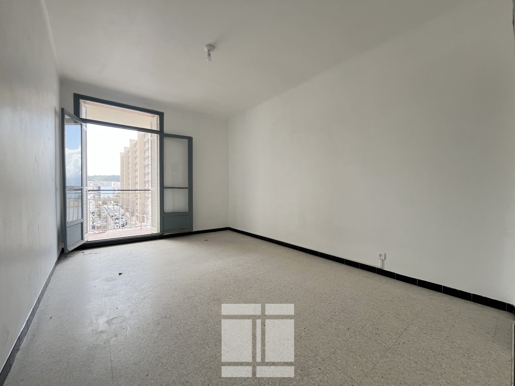 AJACCIO - GRAND T3 VUE MER DE 75M2