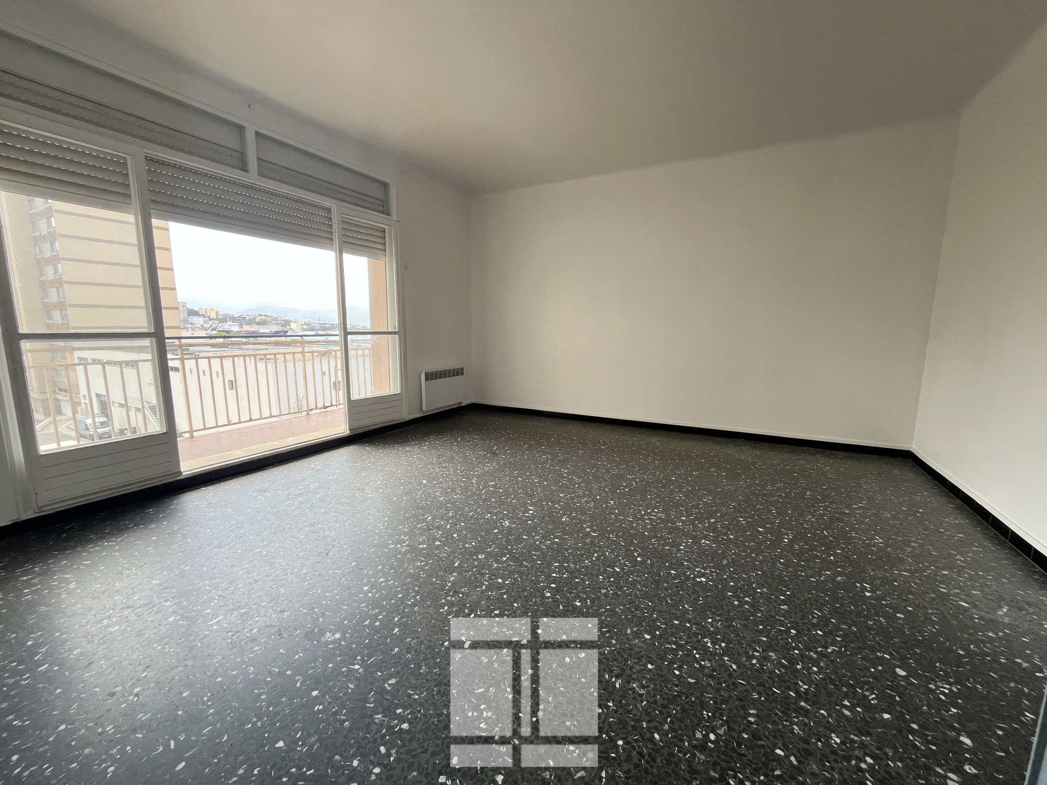 AJACCIO - GRAND T3 VUE MER DE 75M2