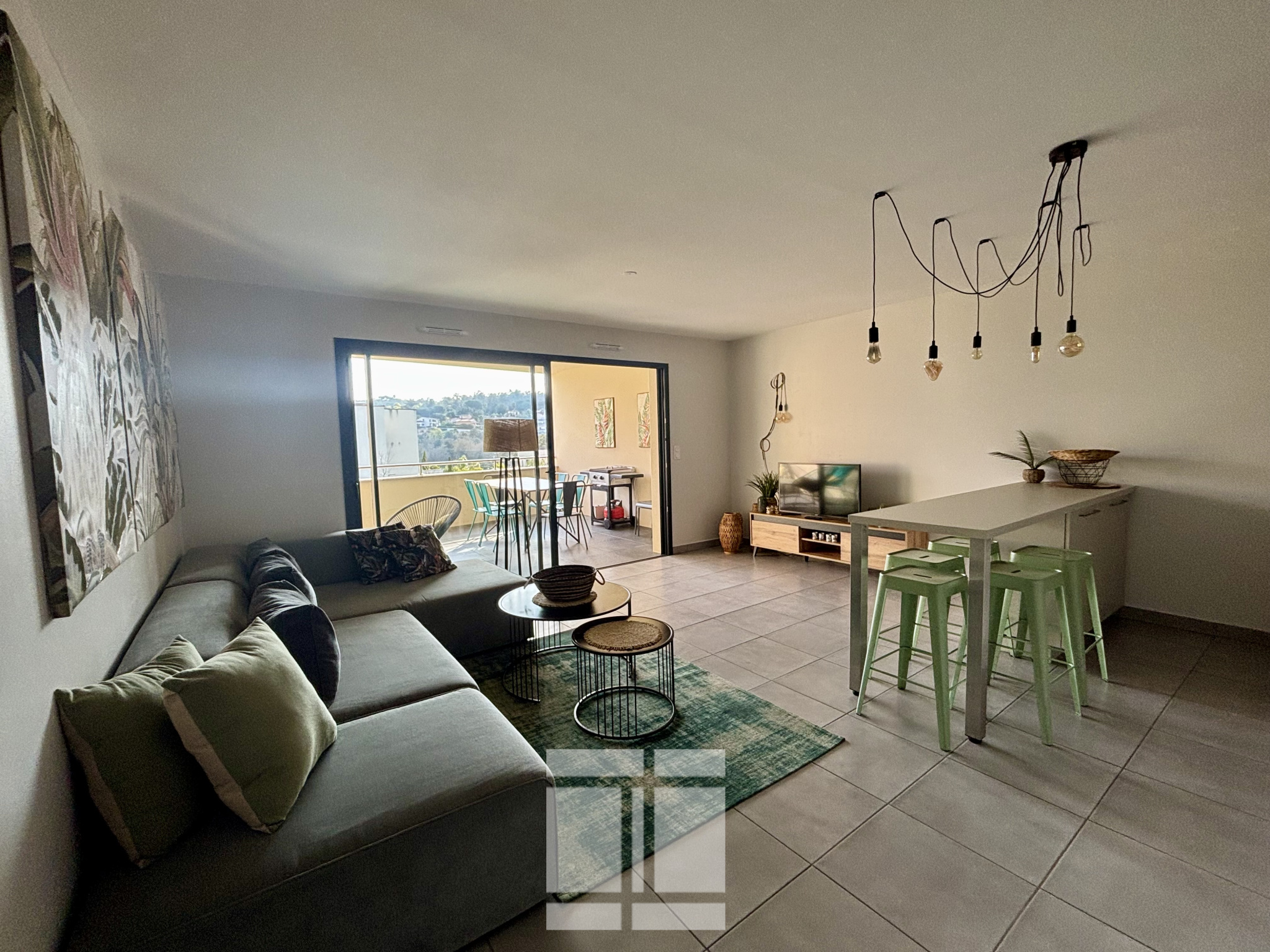 PORTICCIO proche plage et commerces, superbe 3 pièces très récent avec vaste terrasse et parking privé