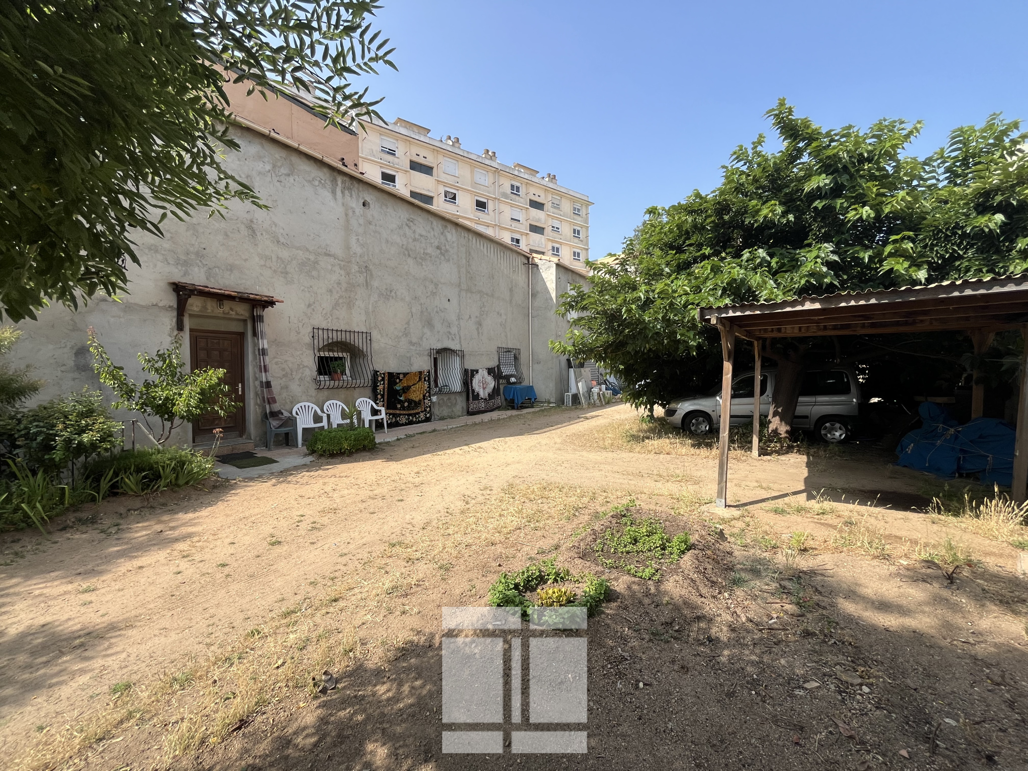 À VENDRE   AJACCIO (ST-JOSEPH)   maison individuelle avec 3 appartements un garage, un dépôt.