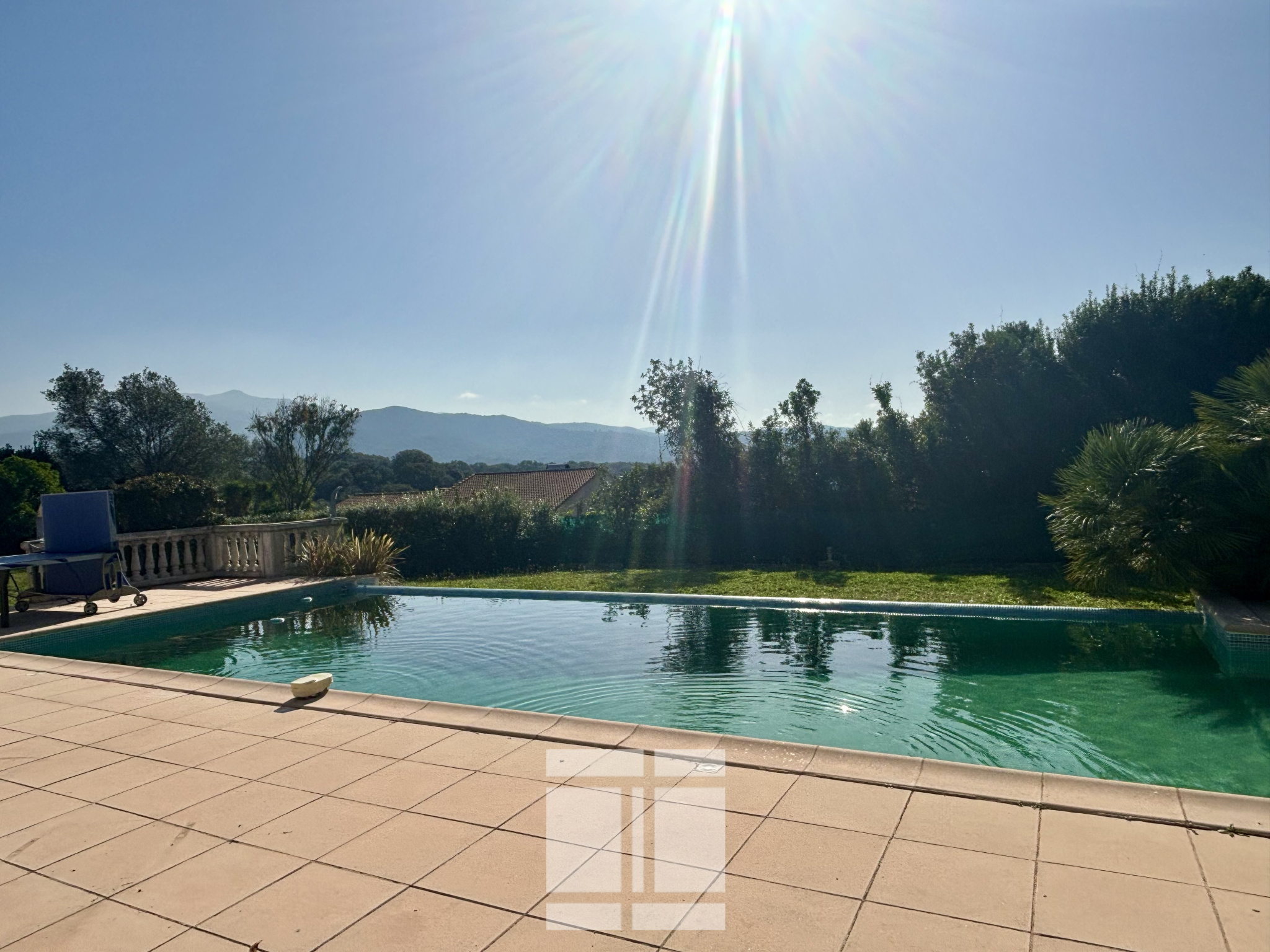 Superbe villa de 291m2 avec 2500m2 de terrain à proximité immédiate d'Ajaccio et de la Rive SUD