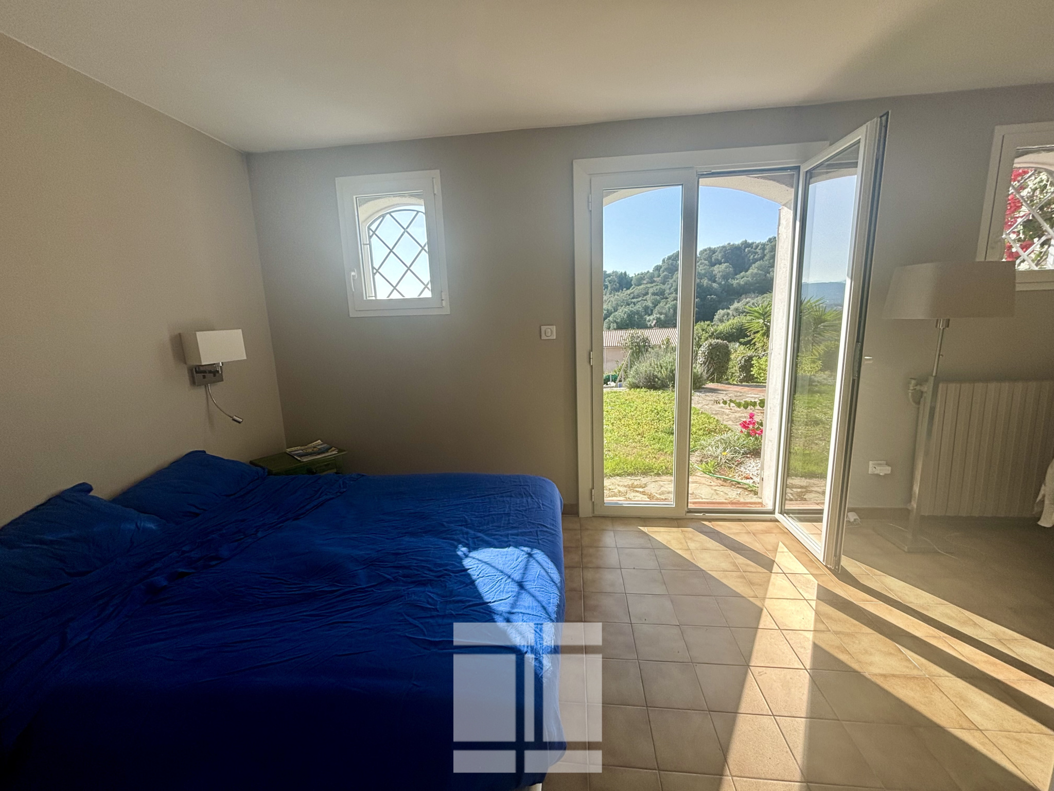 Superbe villa de 291m2 avec 2500m2 de terrain à proximité immédiate d'Ajaccio et de la Rive SUD