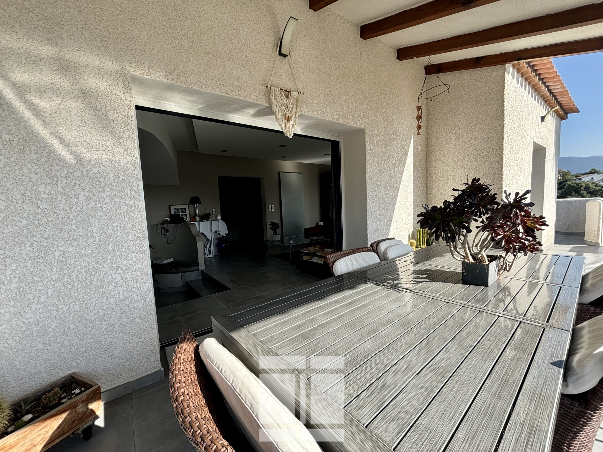 Superbe villa de 291m2 avec 2500m2 de terrain à proximité immédiate d'Ajaccio et de la Rive SUD