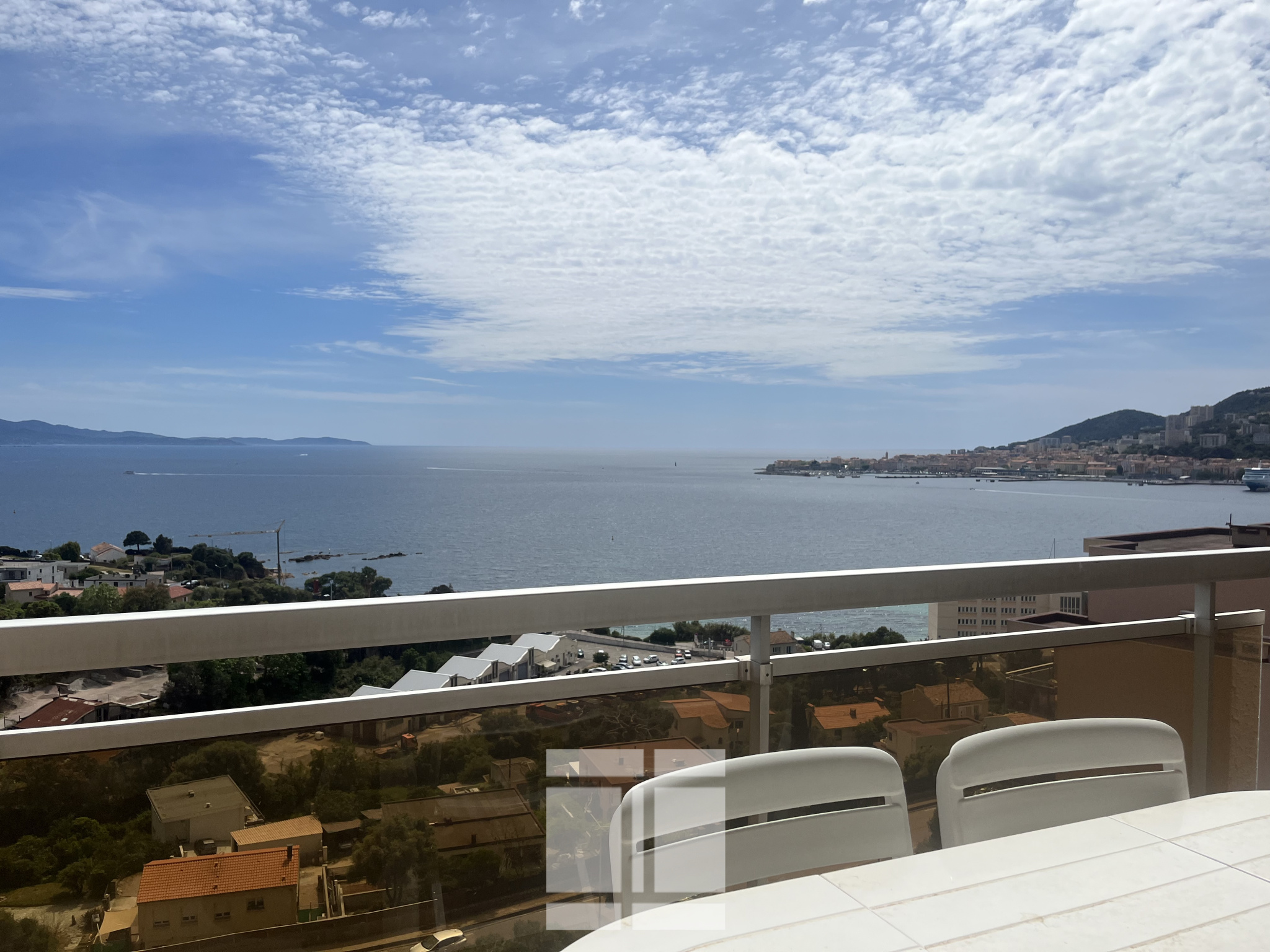  AJACCIO :QUARTIER  ASPRETTO - DERNIER ETAGE -VUE PANORAMIQUE GOLFE ET VILLE