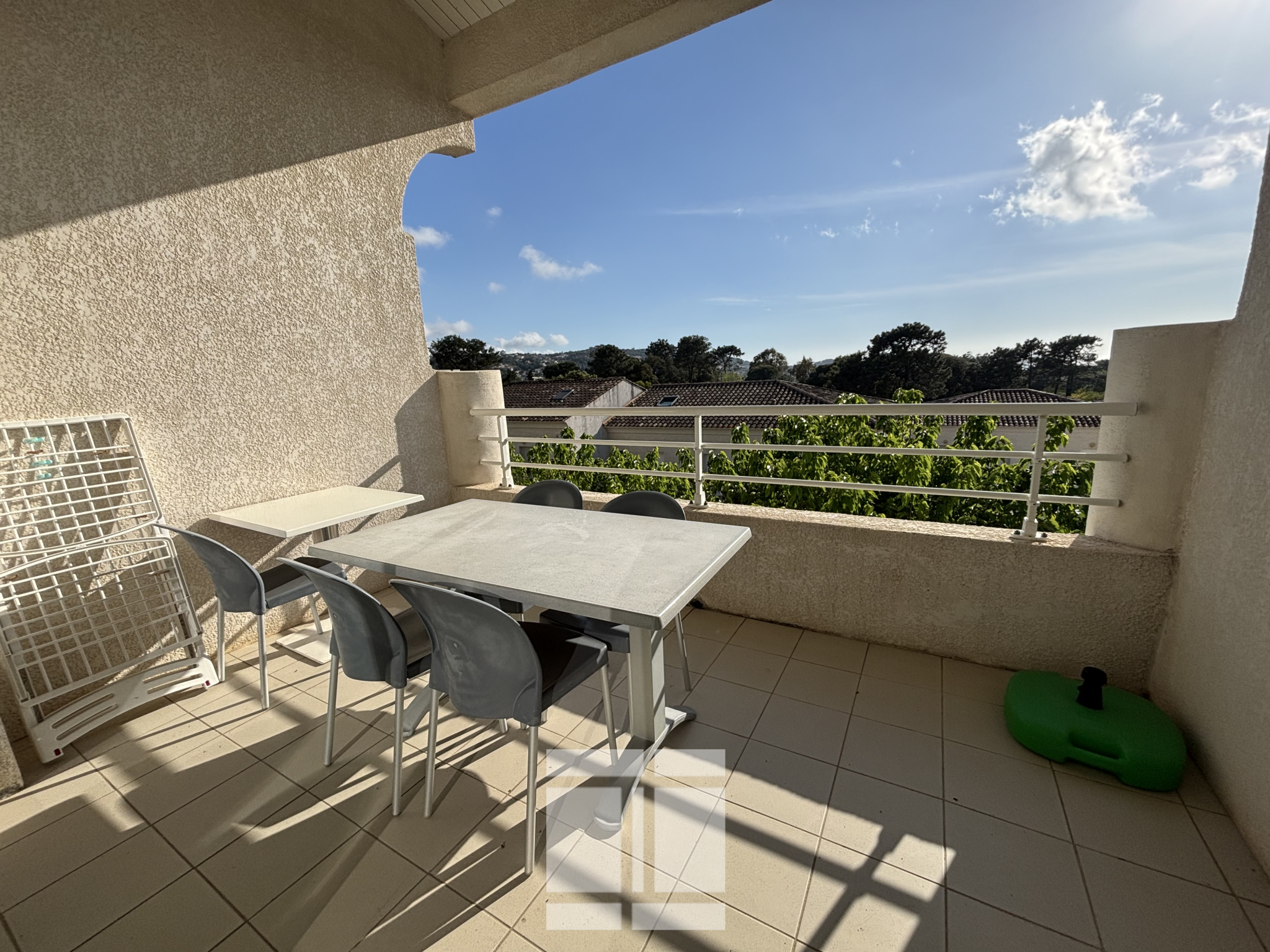 Centre PORTICCIO, 2 pièces en duplex au calme avec belle vue mer