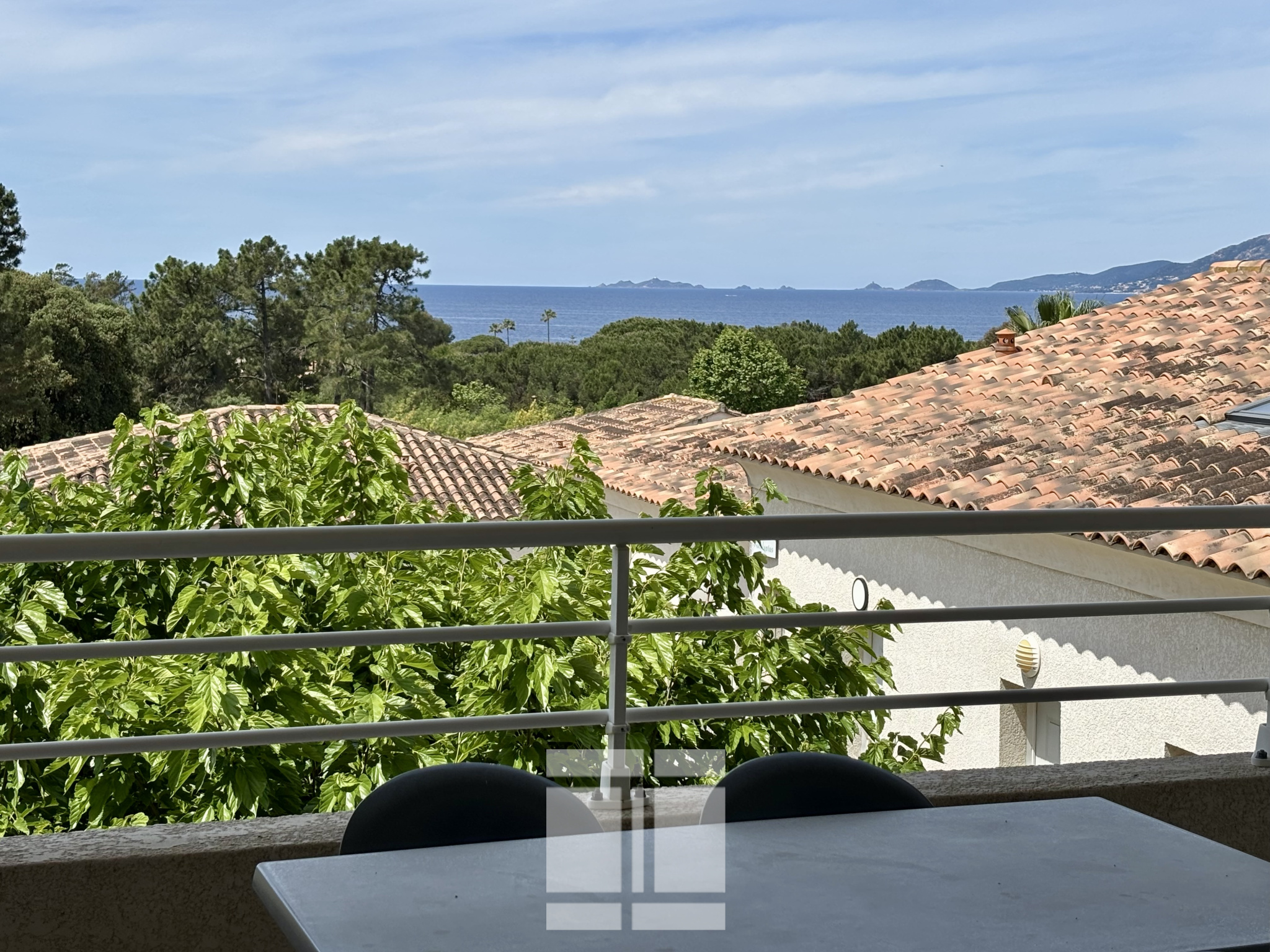 Centre PORTICCIO, 2 pièces en duplex au calme avec belle vue mer