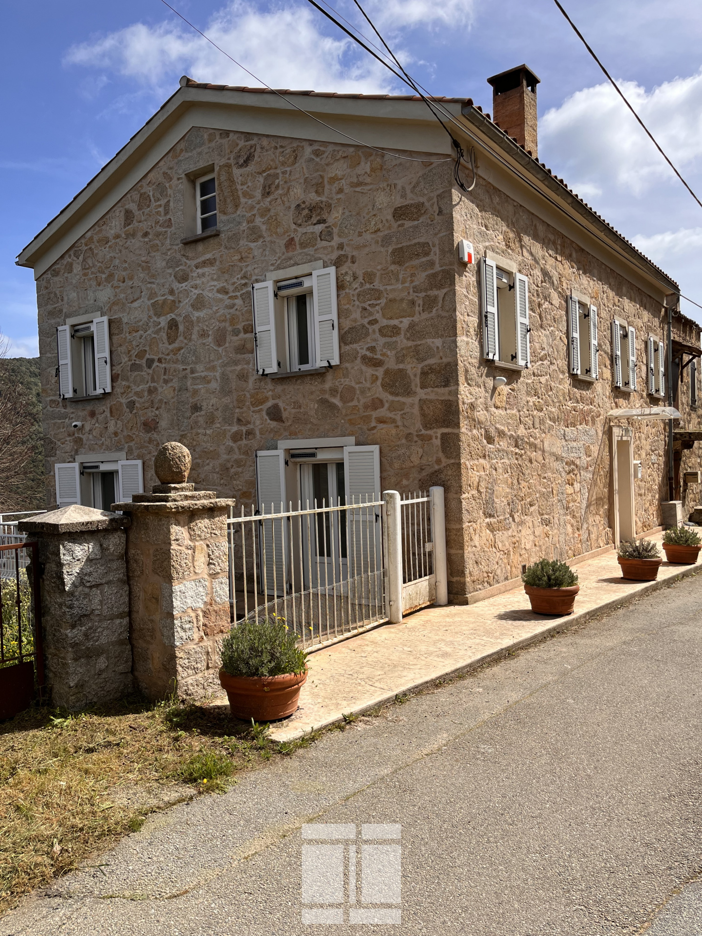Exclusivité - Pietrosella - Maison de village en pierre