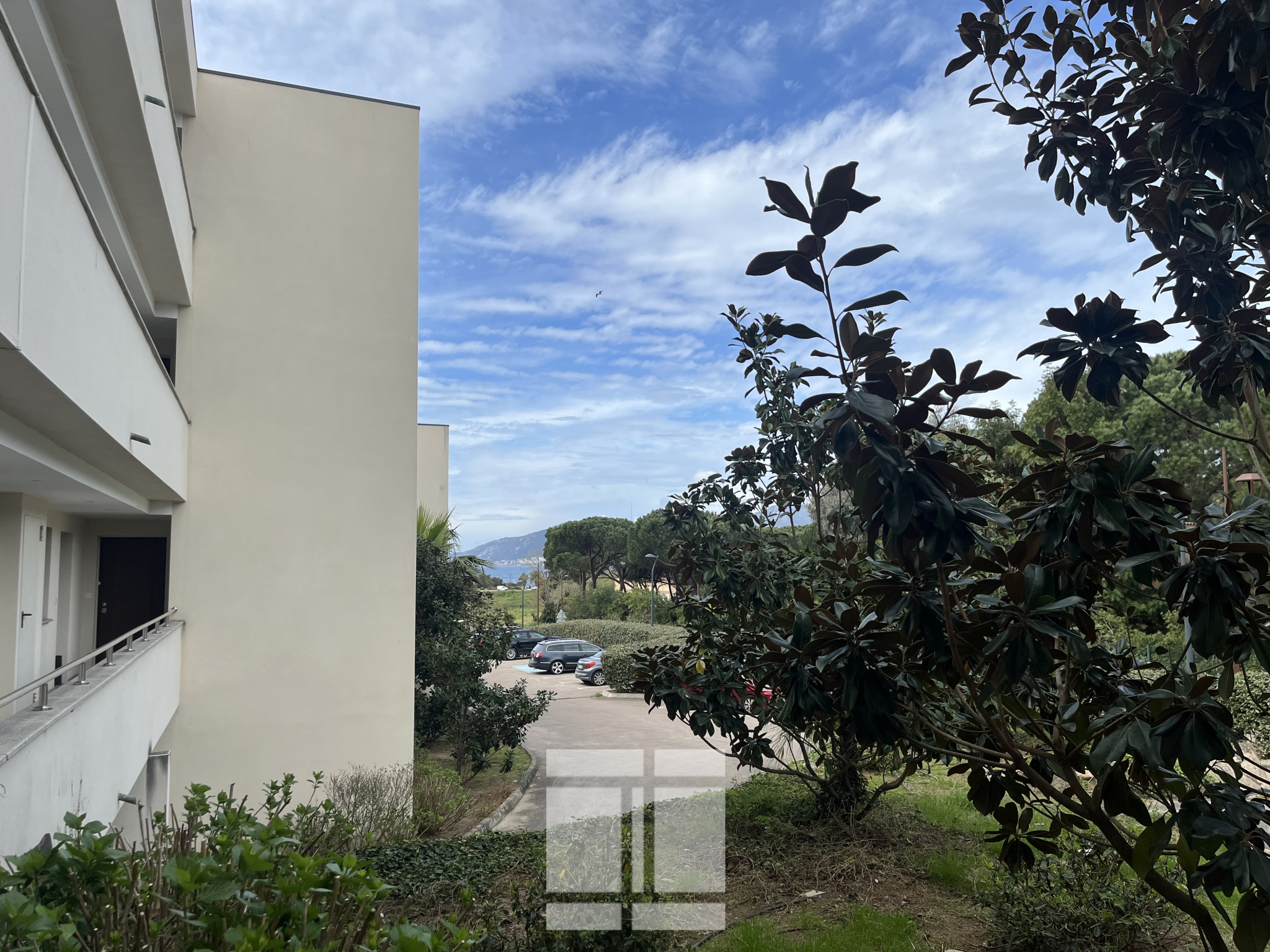 PORTICCIO - T2 DERNIER ETAGE AVEC GRANDE TERRASSE DE 25 M2