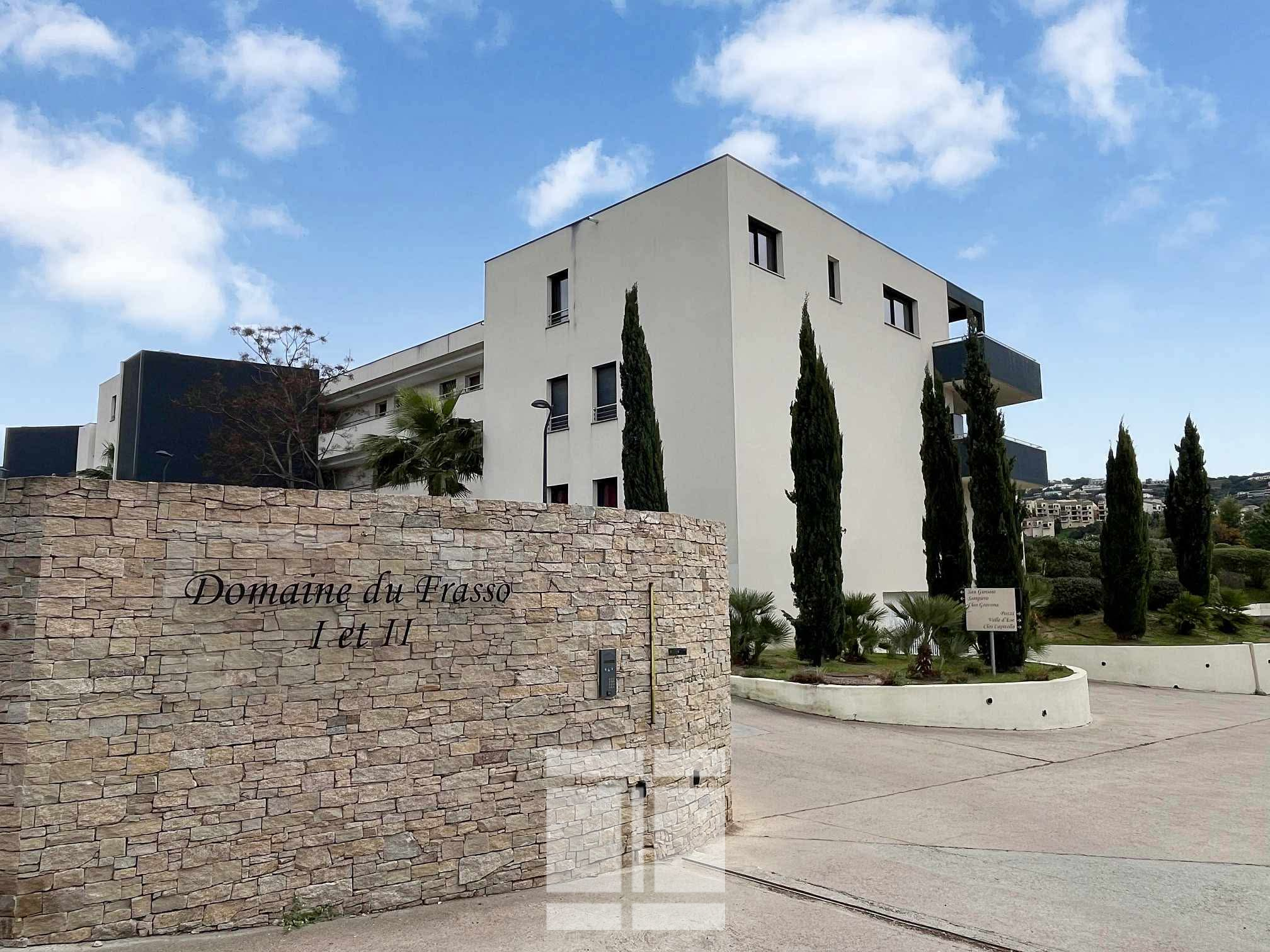 PORTICCIO - T2 DERNIER ETAGE AVEC GRANDE TERRASSE DE 25 M2