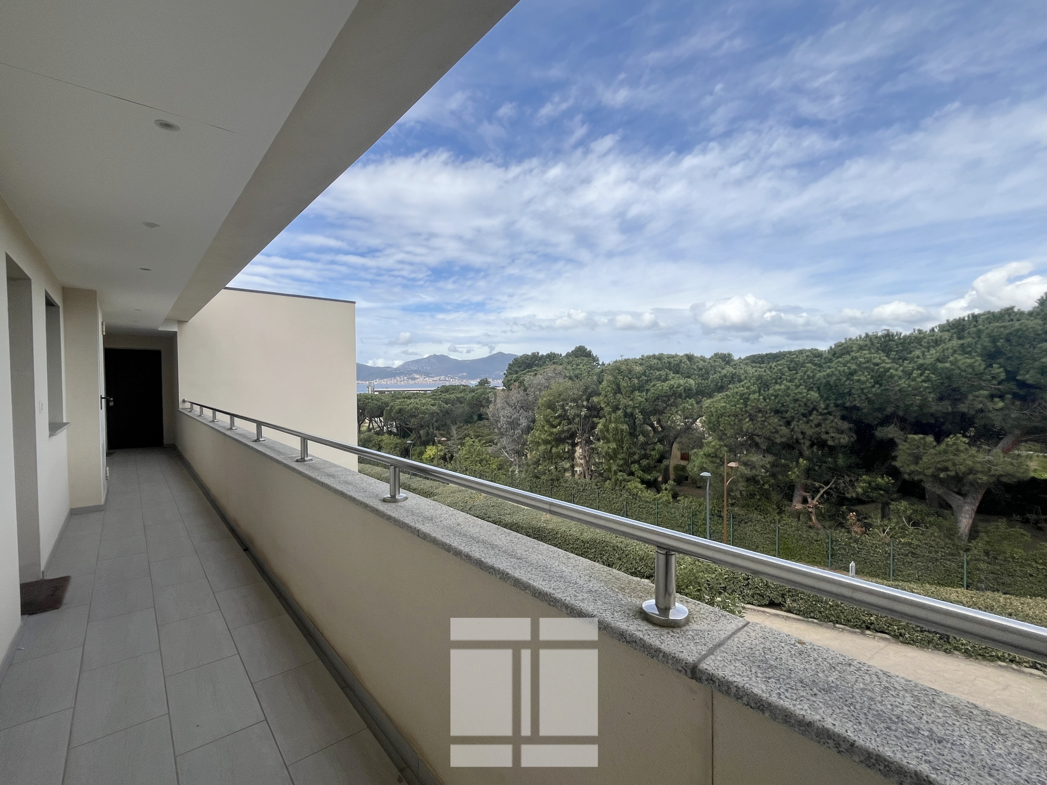 PORTICCIO - T2 DERNIER ETAGE AVEC GRANDE TERRASSE DE 25 M2