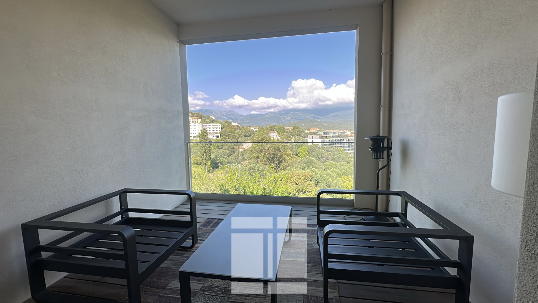 Superbe Appartement 2 Chambres avec Grande Terrasse   Centre de Porto-Vecchio