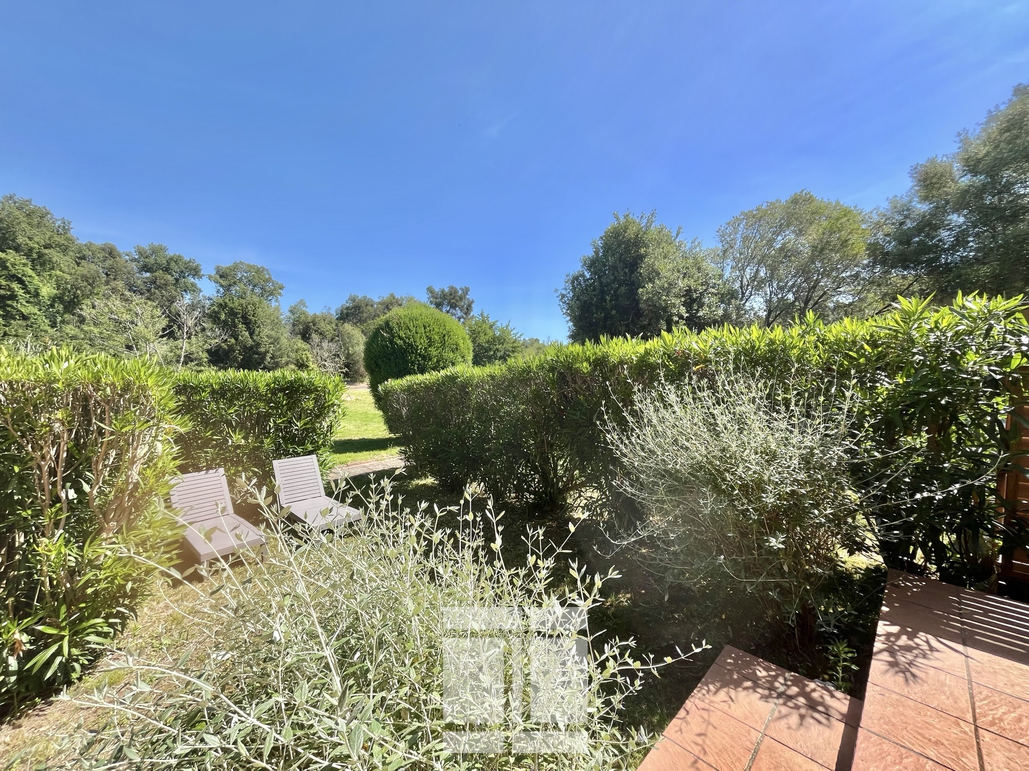 T1 BIS AVEC TERRASSE ET JARDIN   ENTRE PINARELLO ET LA TOUR DE FAUTEA