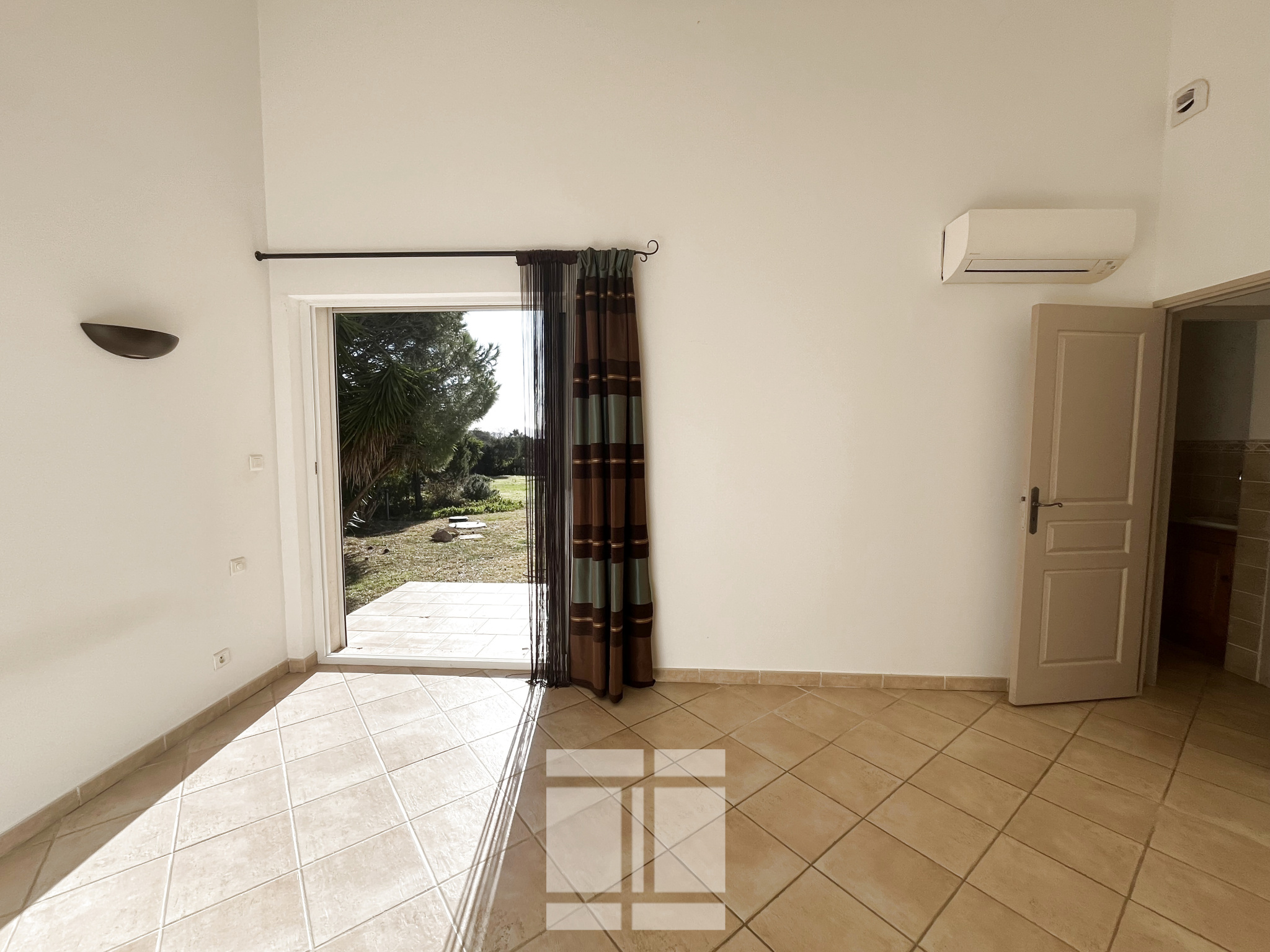 Villa 4 chambres avec accès direct à pieds à la plage   Emplacement idéal !